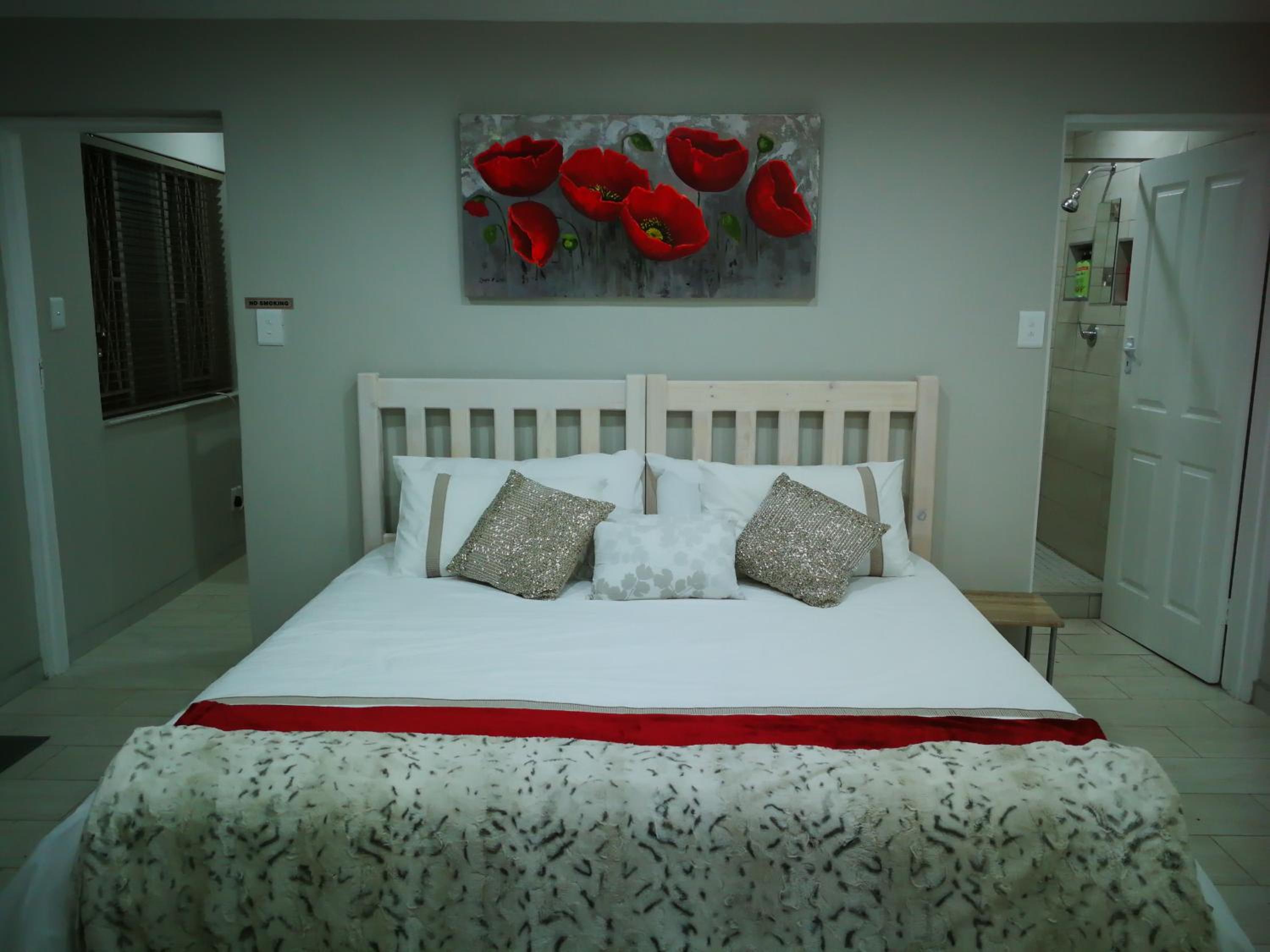 Family Room with Garden View - Photo 8