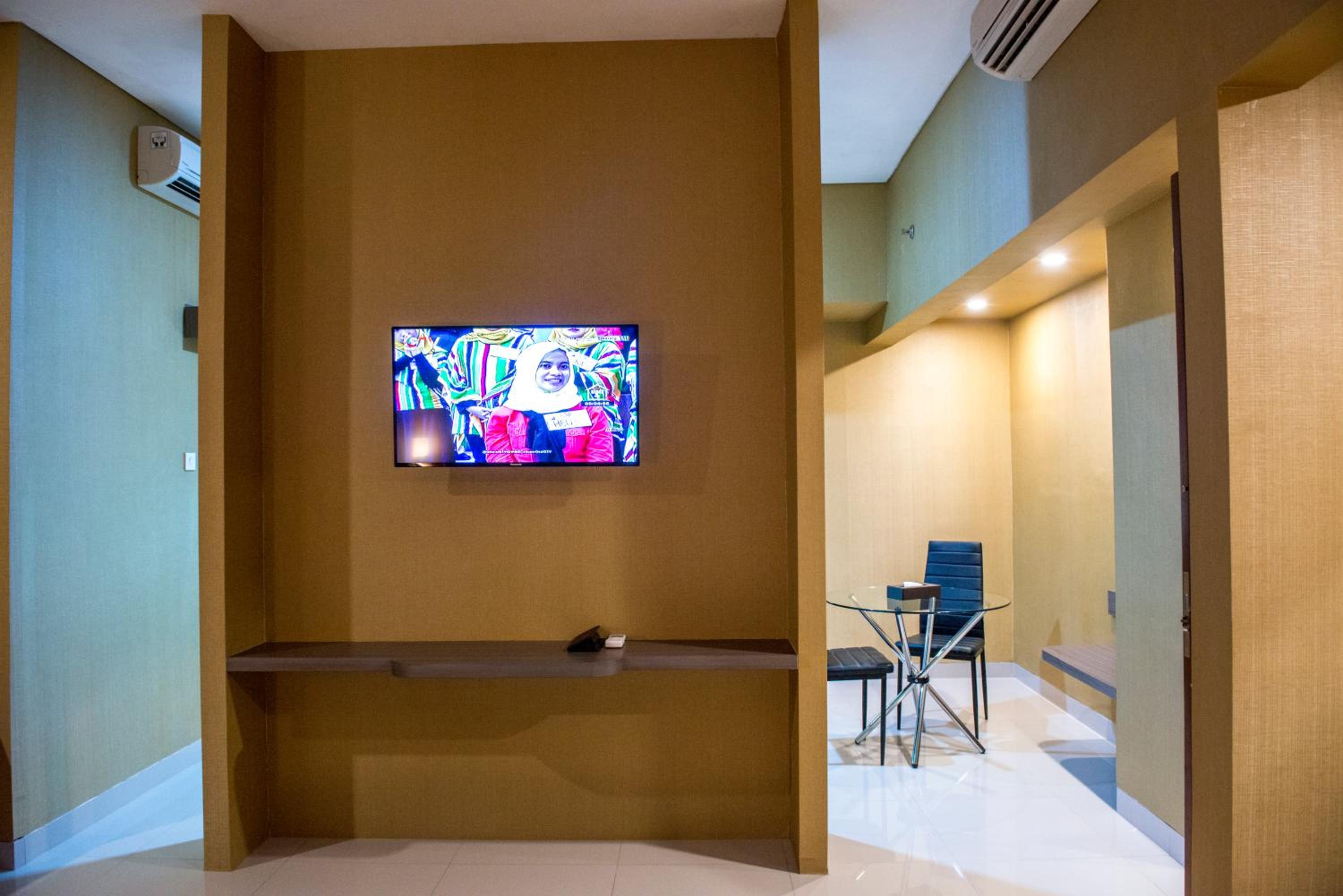 Deluxe King Room - Photo 1