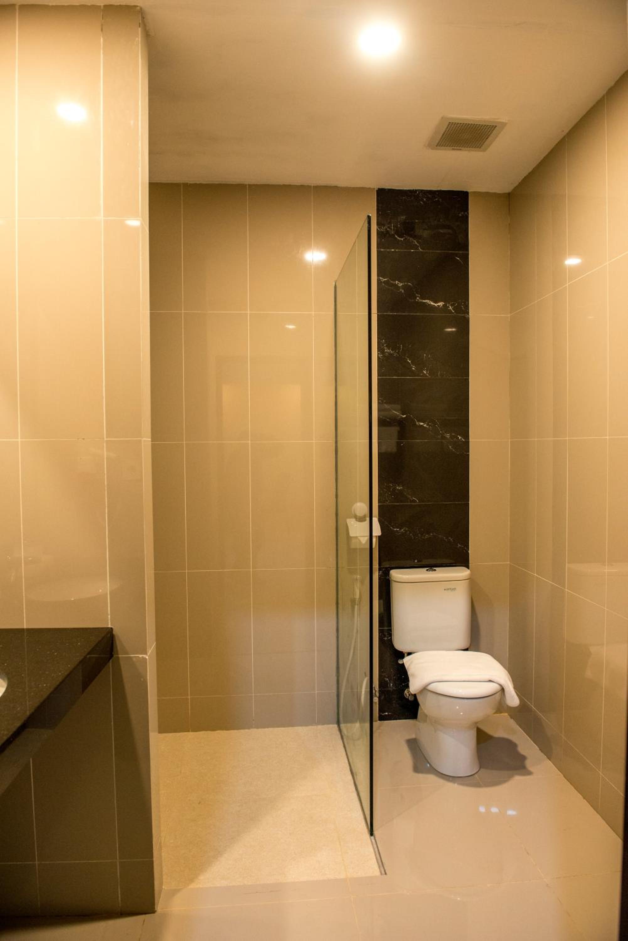 Deluxe King Room - Photo 3