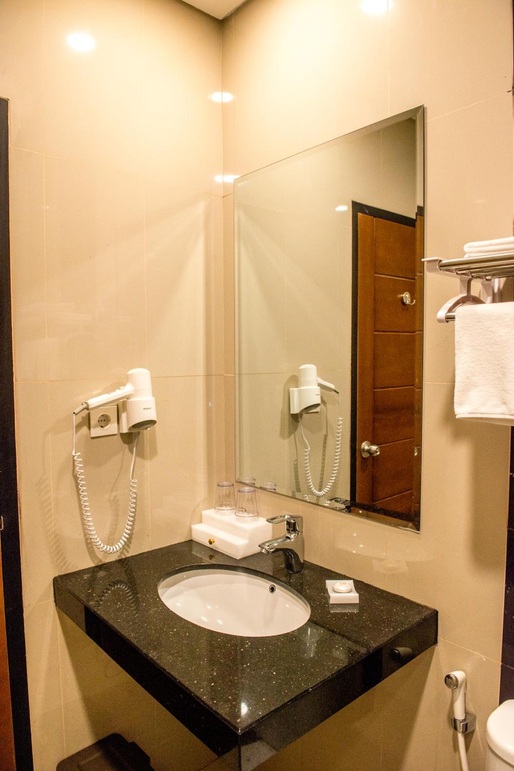 Deluxe Twin Room - Photo 2
