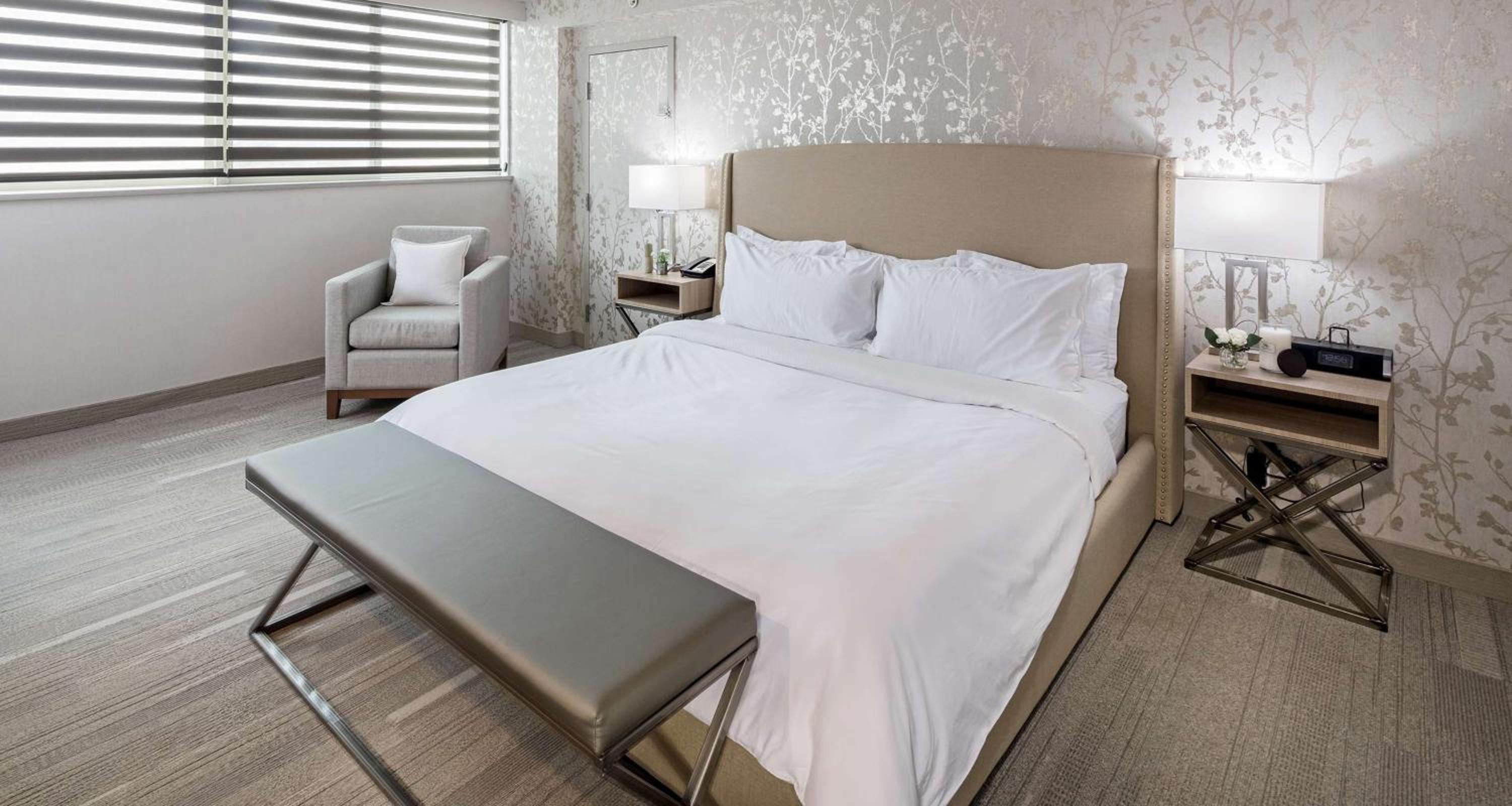 King Suite with Spa Bath - Photo 3
