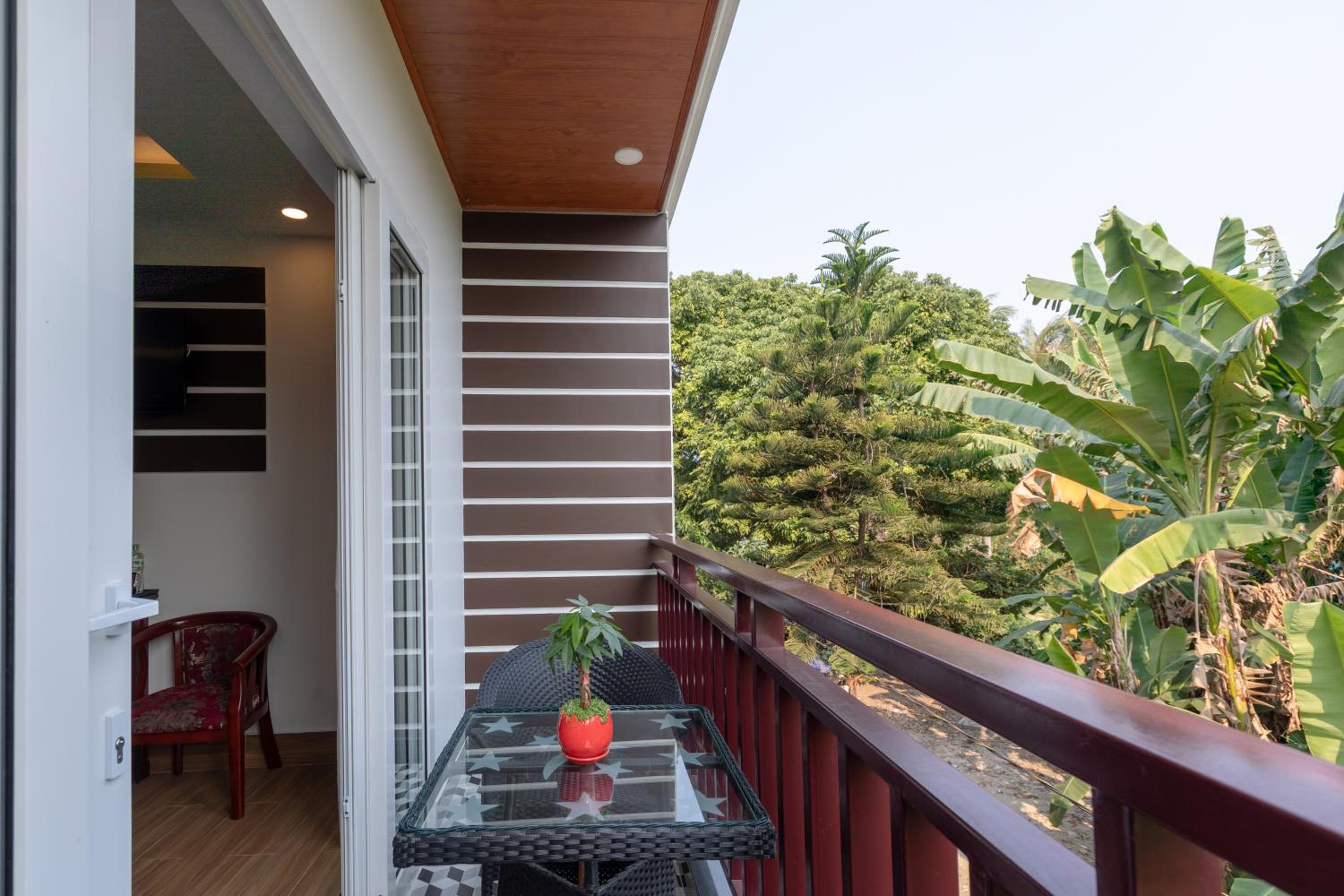Deluxe Double Room with Balcony - Photo 3