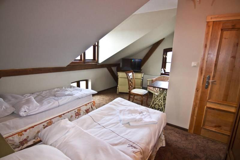 Twin Room - Photo 4