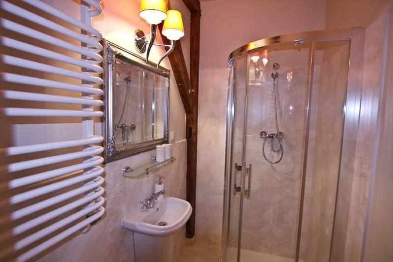 Twin Room - Photo 3