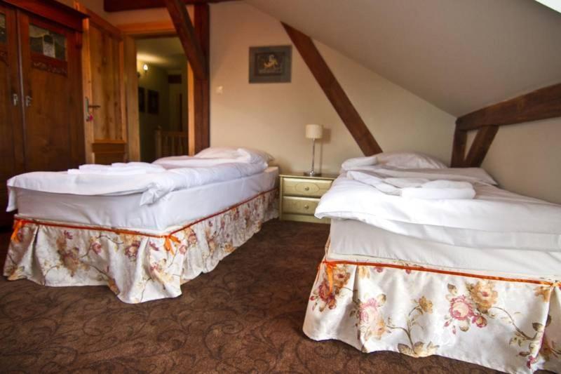 Twin Room - Photo 2