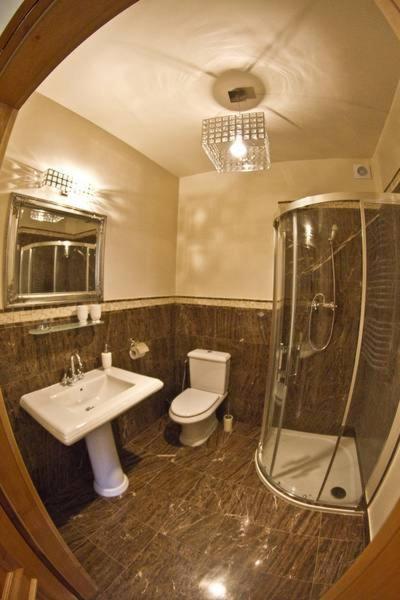 One-Bedroom Apartment - Photo 6