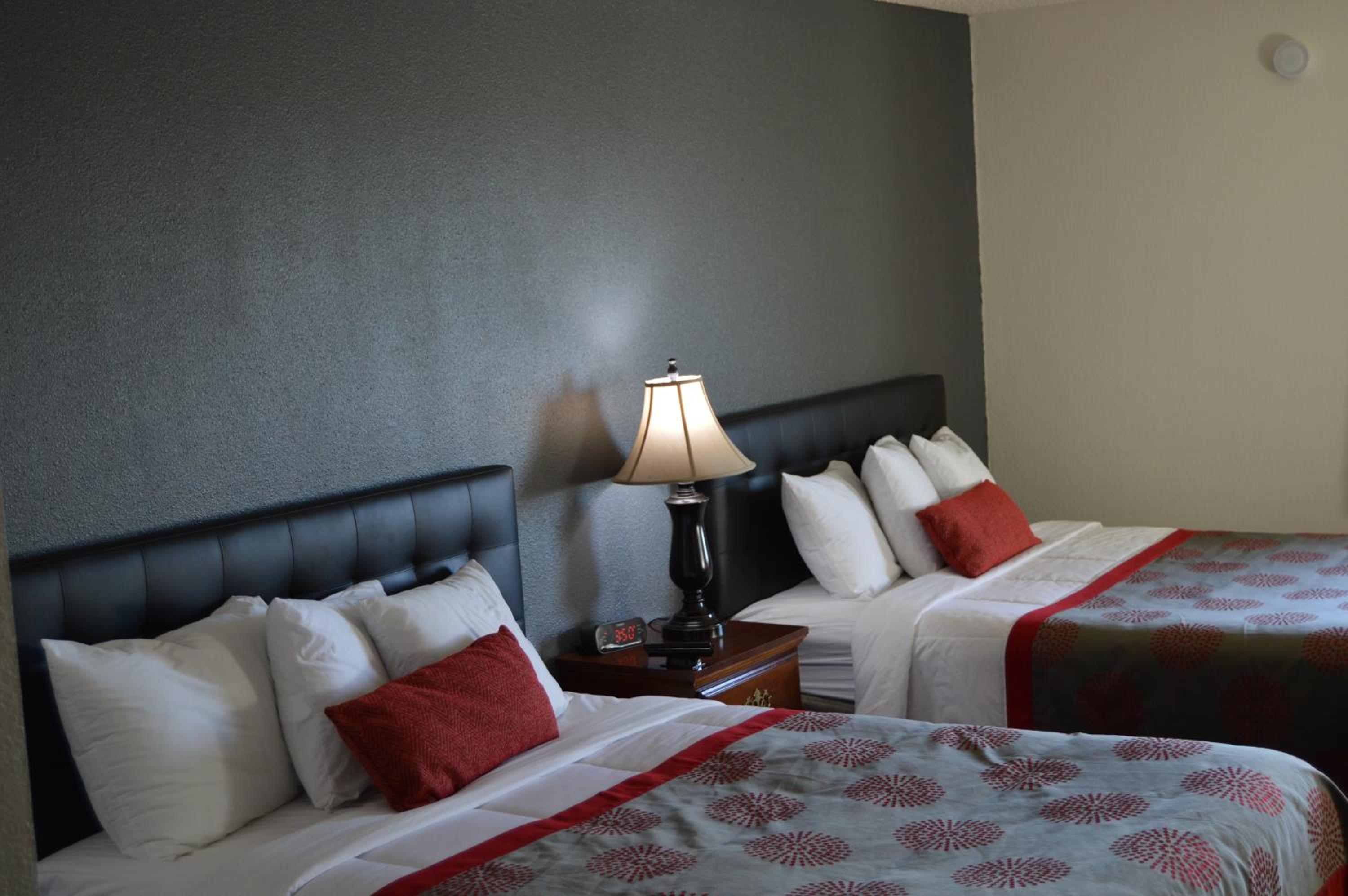 Queen Room with Two Queen Beds - Non-Smoking - Photo 1