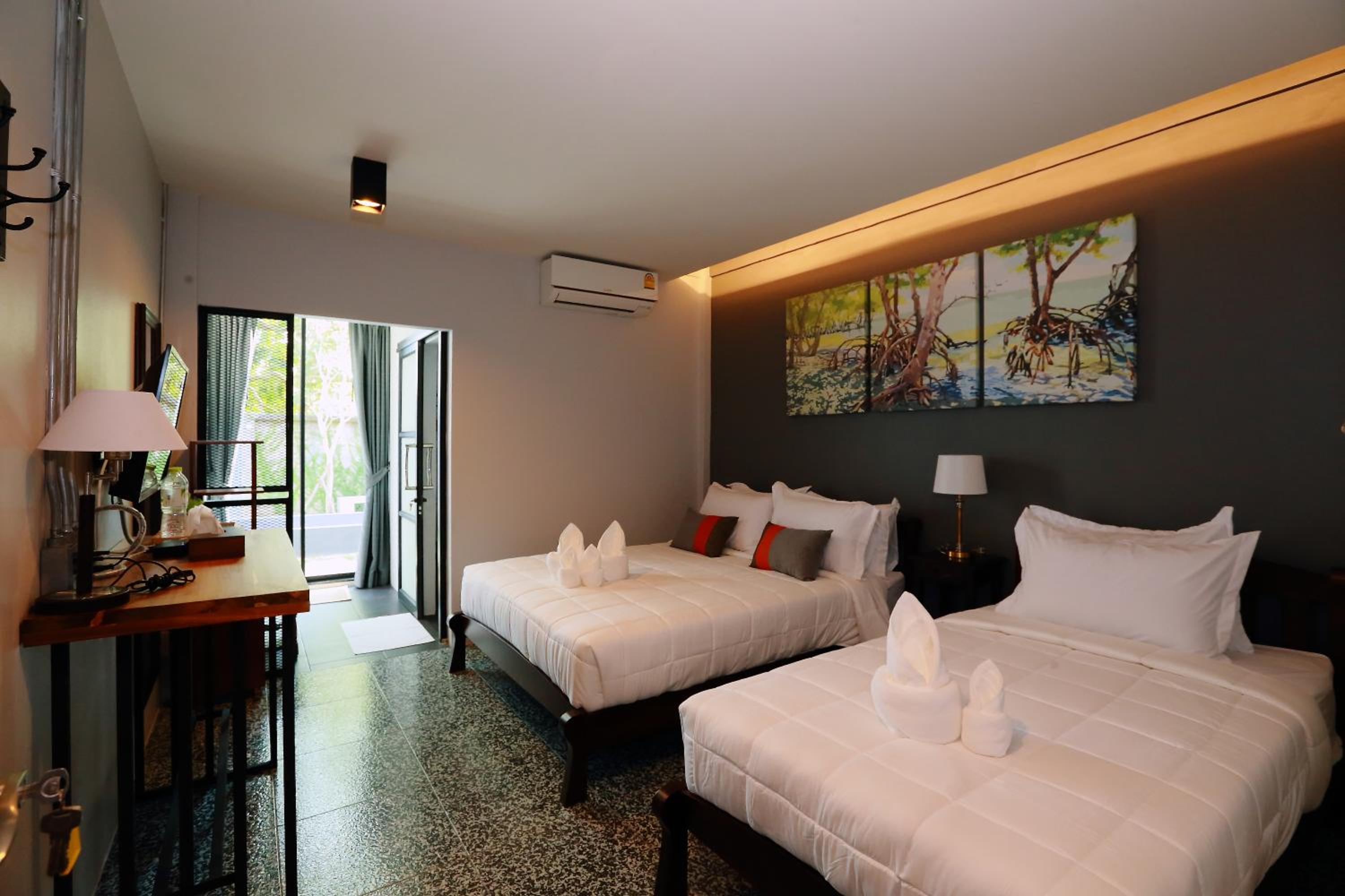 Triple Room with Private Bathroom photo 2