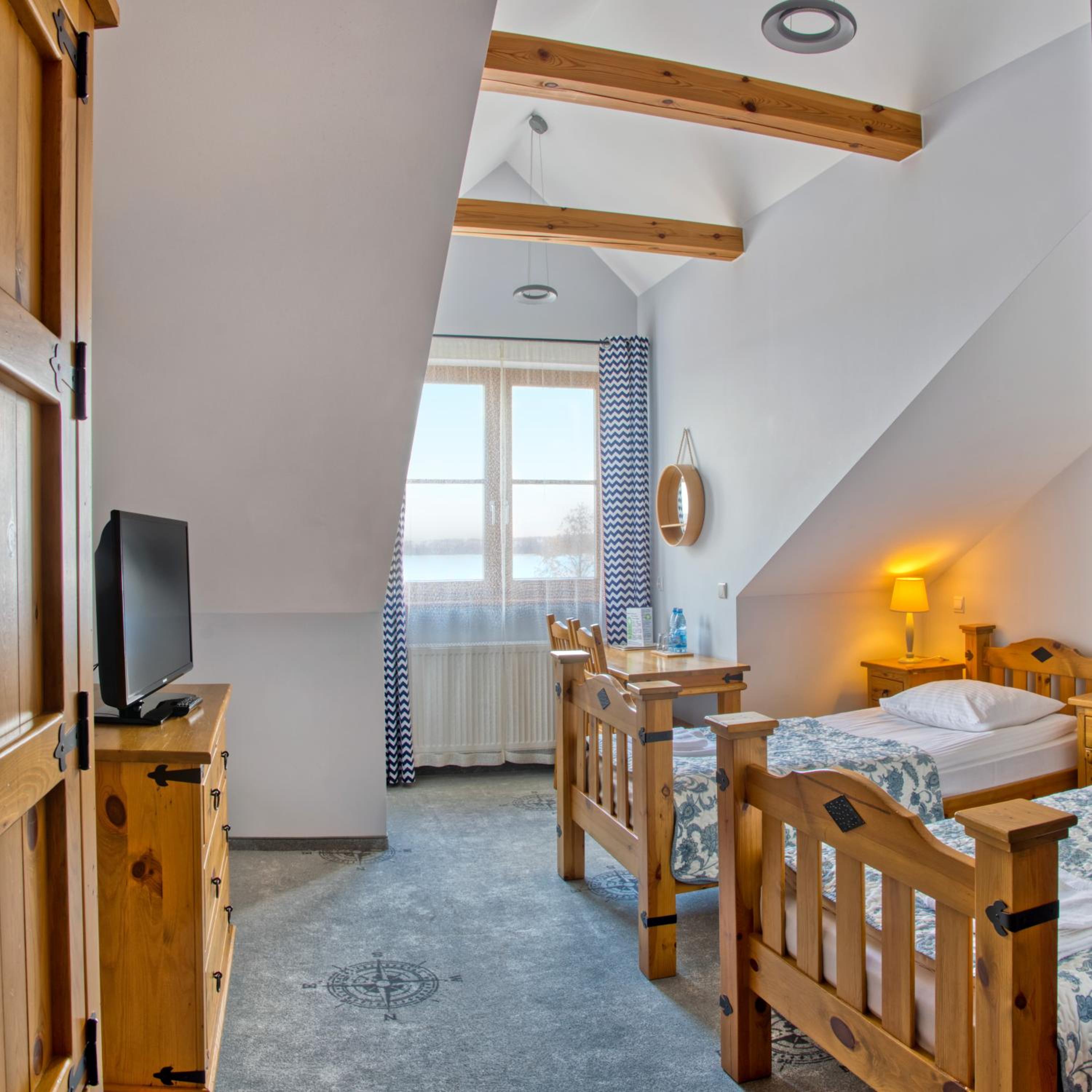 Twin Room with Lake View photo 1