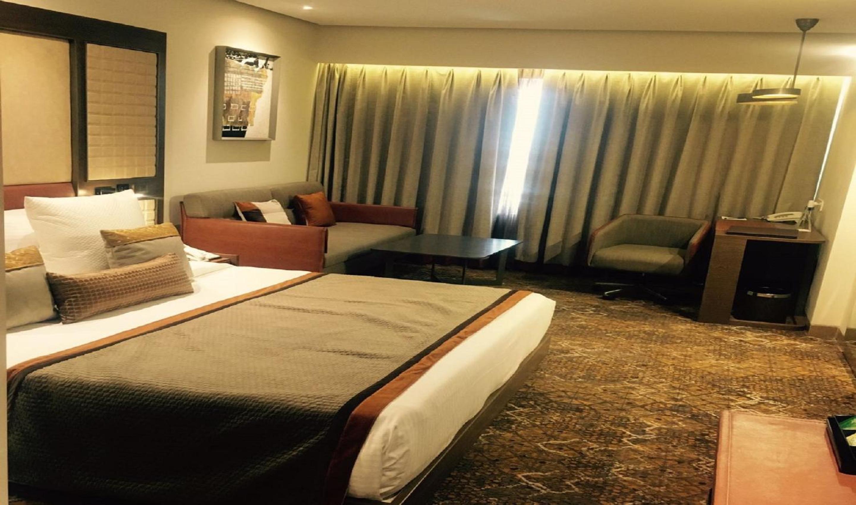 Club Grande Room with King Bed - Photo 5