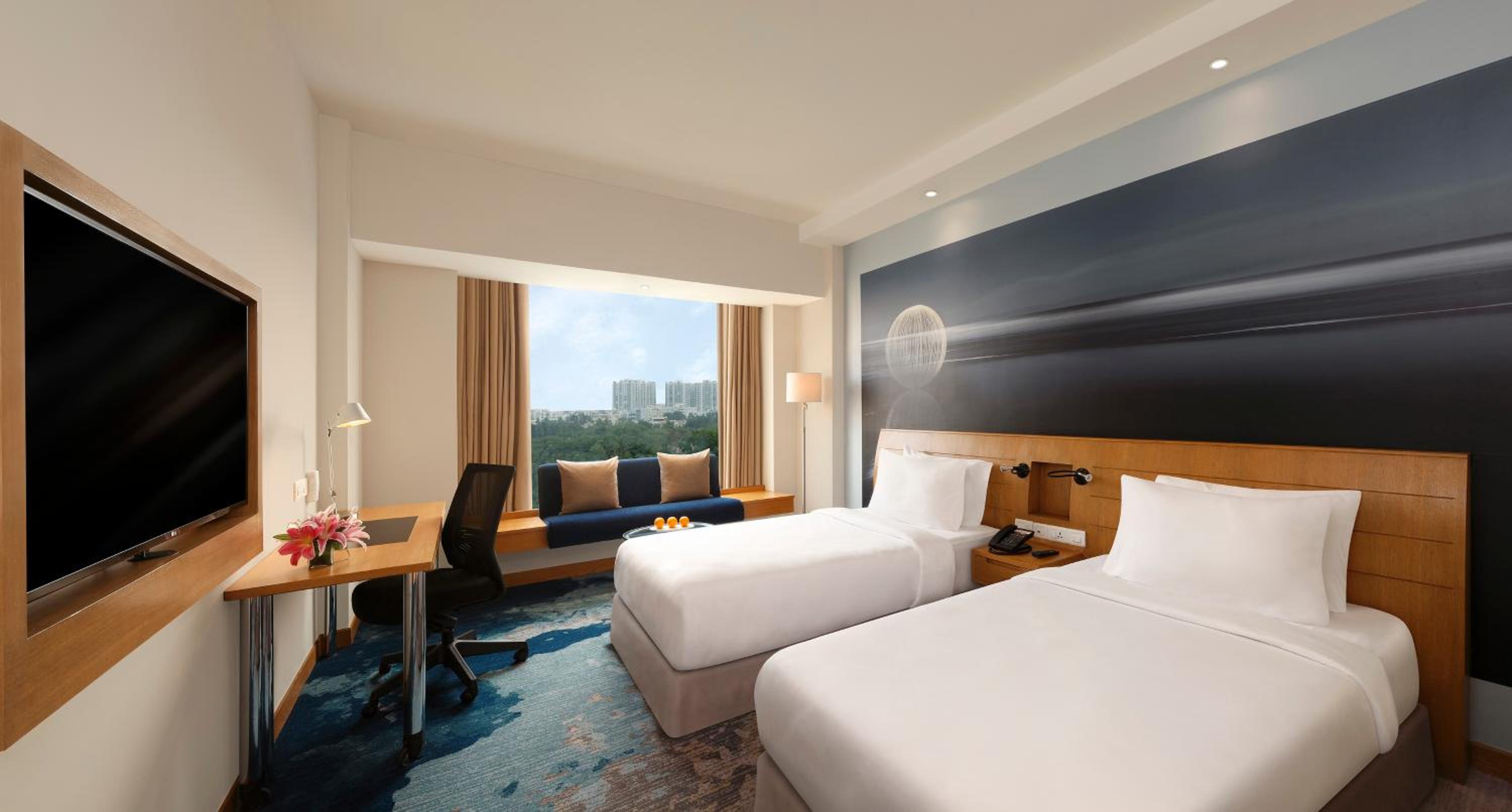 Executive Premier Floor 2 Single Beds with 1 way airport transfer and Cocktail Hours and Lounge Access