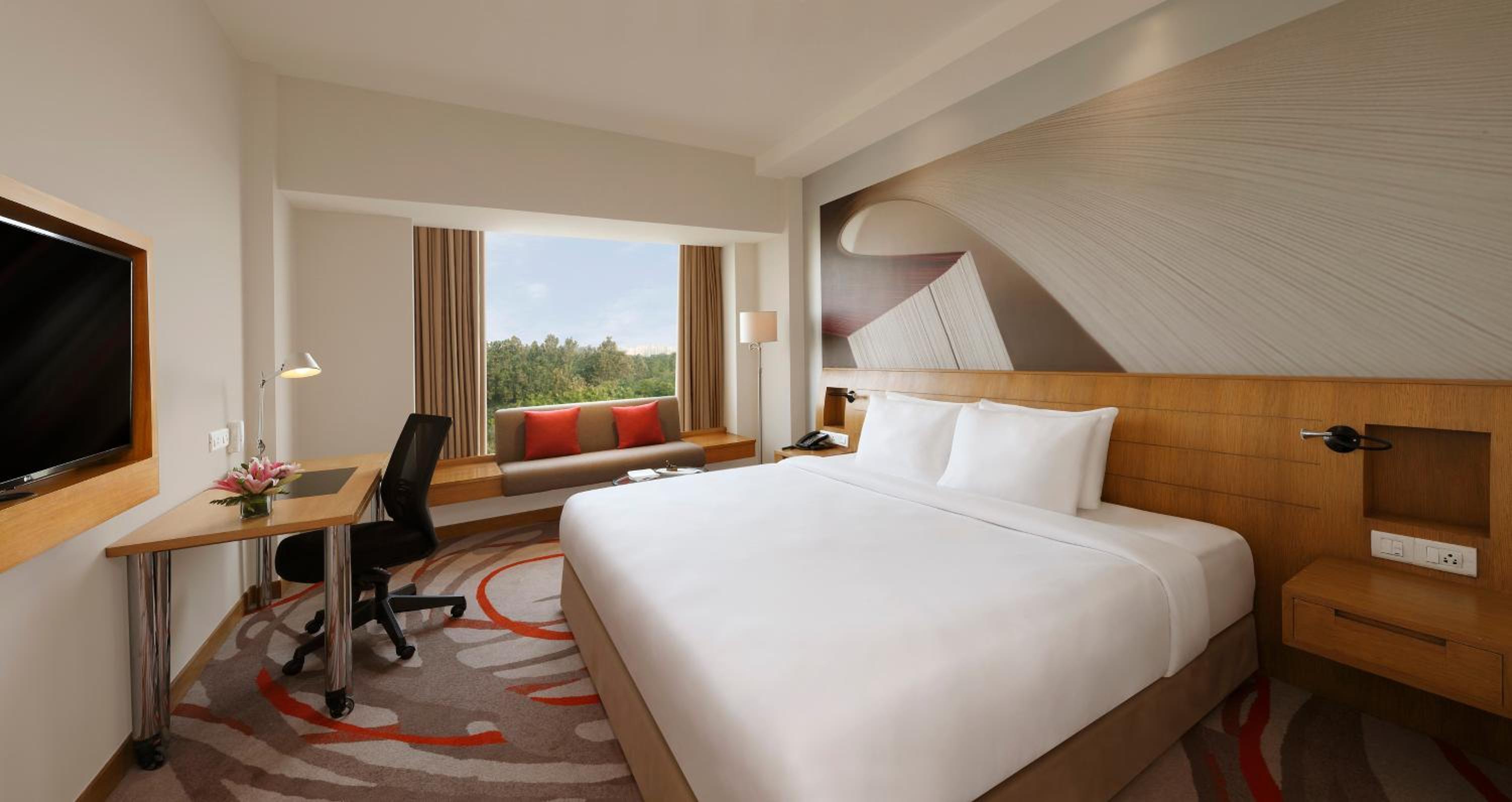 Executive Premier Floor 1 Queen Bed with 1 way airport transfer and Cocktail Hours and Lounge Access - Photo 5