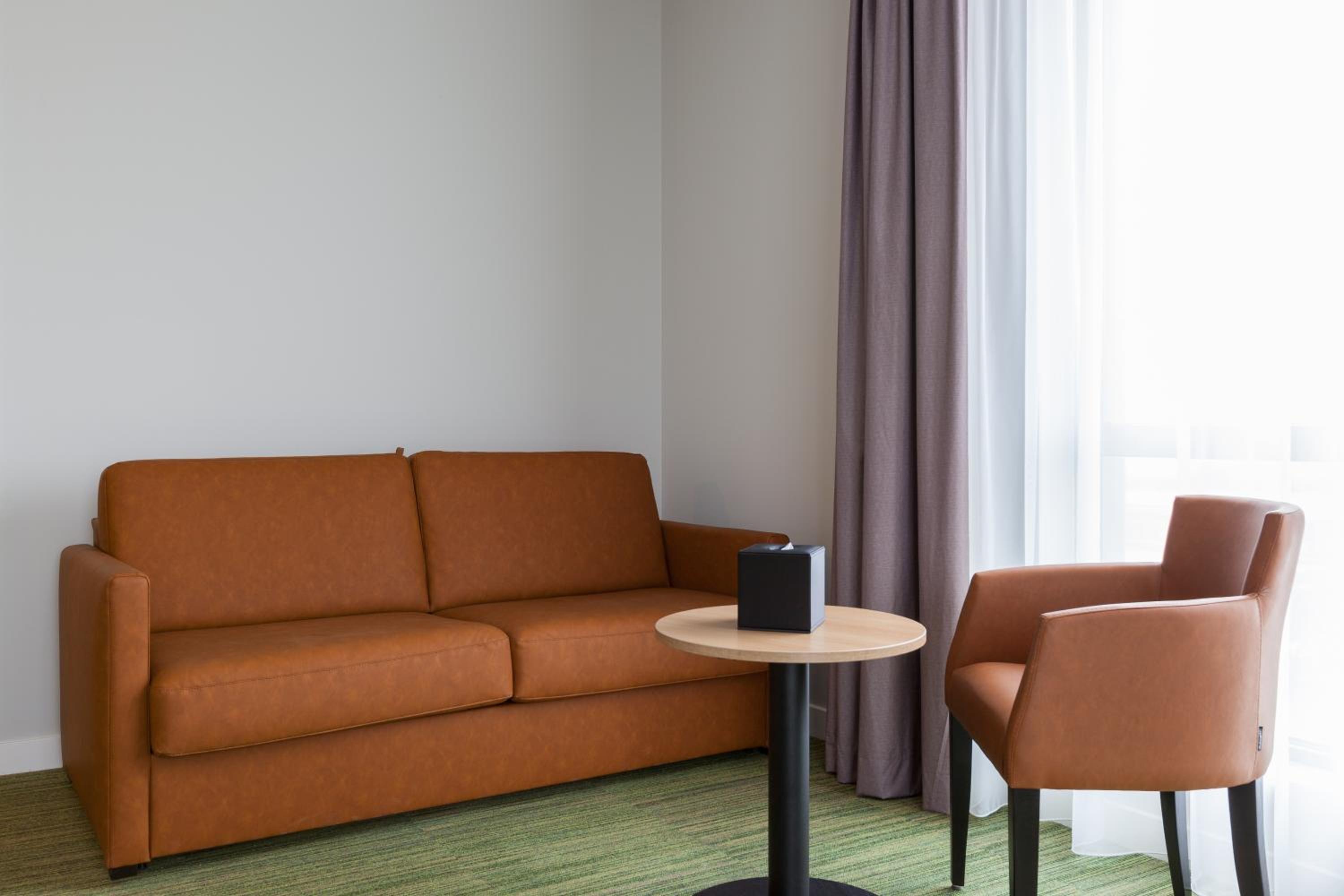 Junior Suite with Double Bed - Photo 10