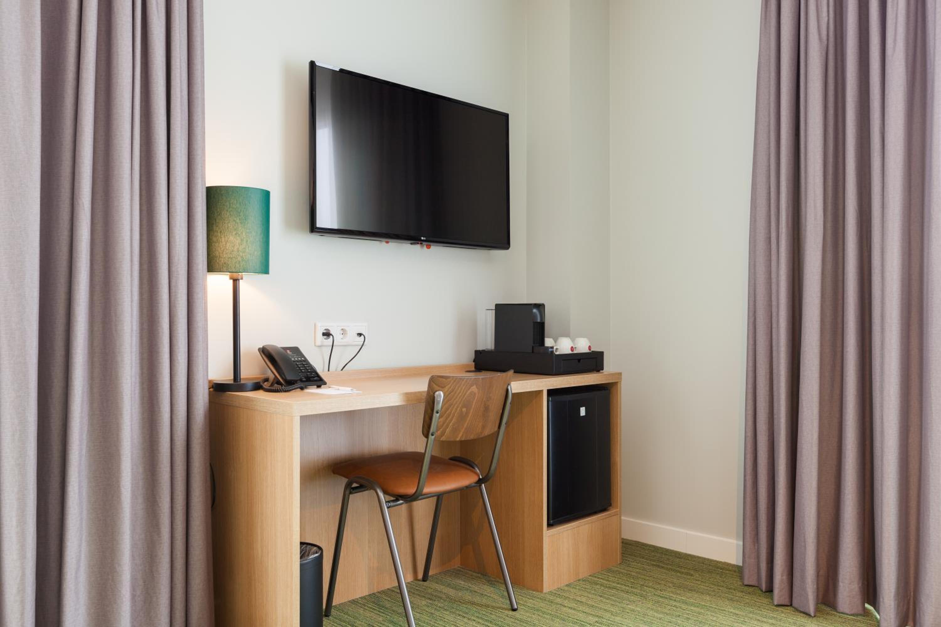Junior Suite with Double Bed - Photo 7