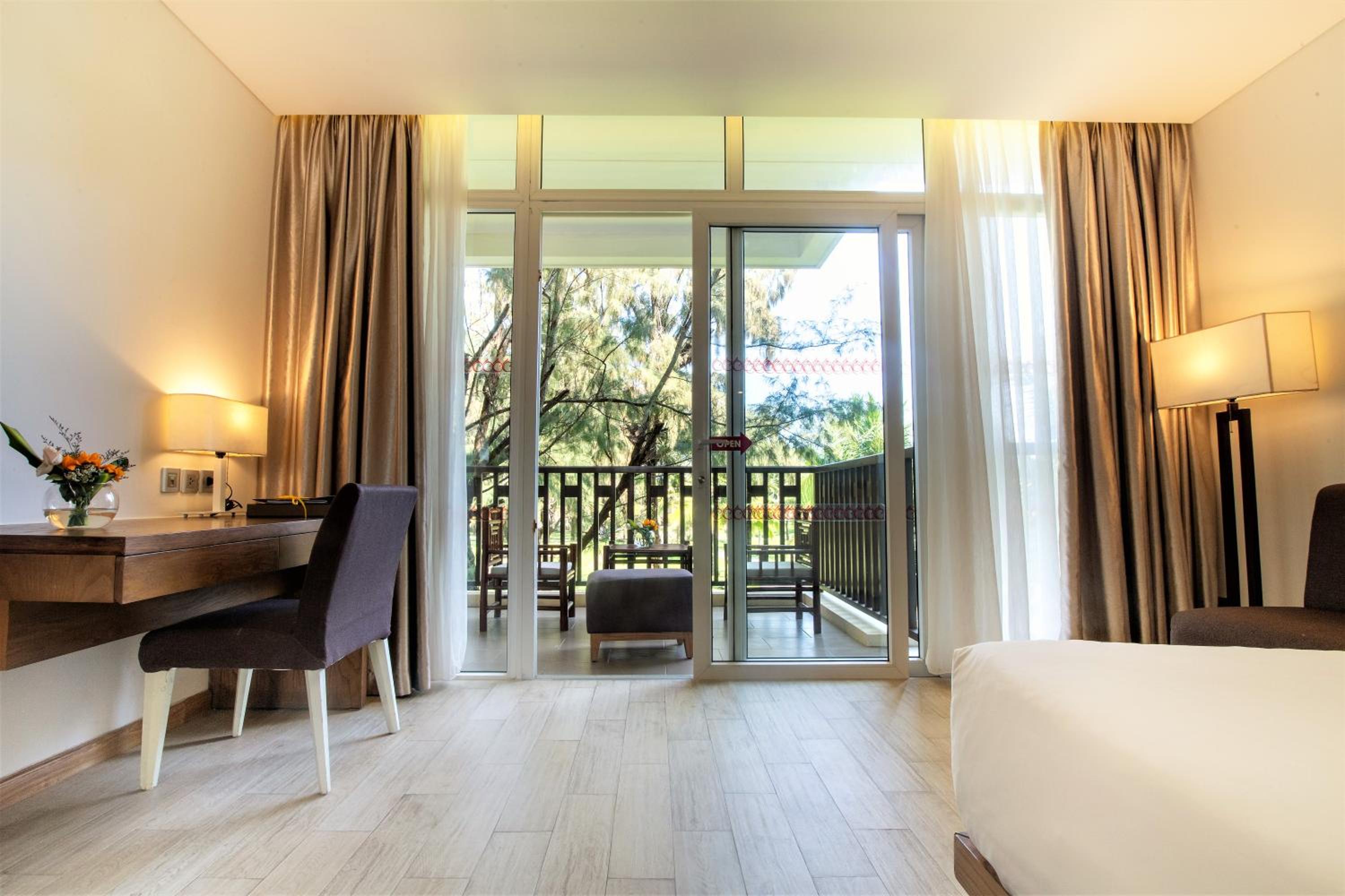 Premium Deluxe Double Room with Balcony - Garden View - Photo 2