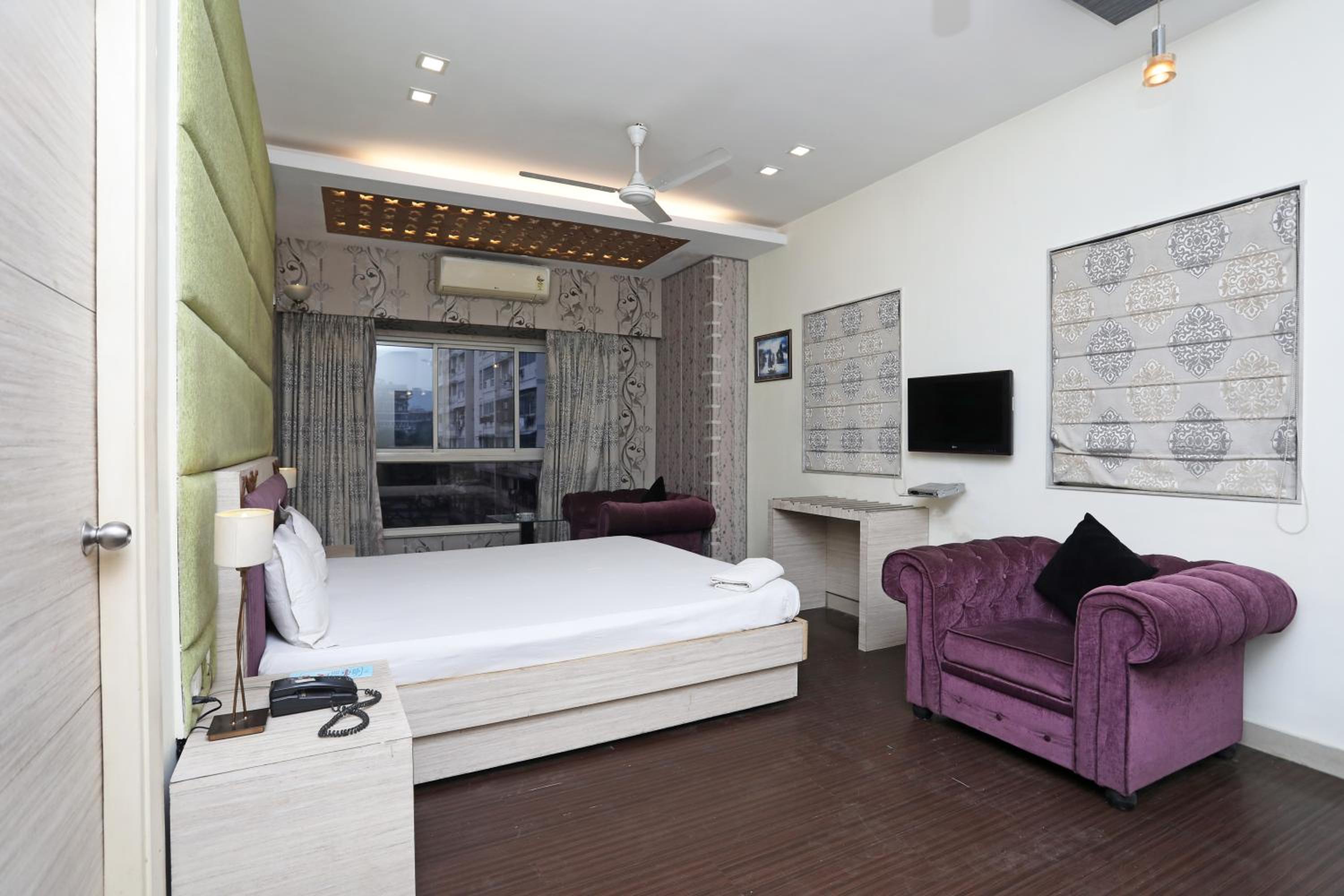 Executive Suite - Photo 10