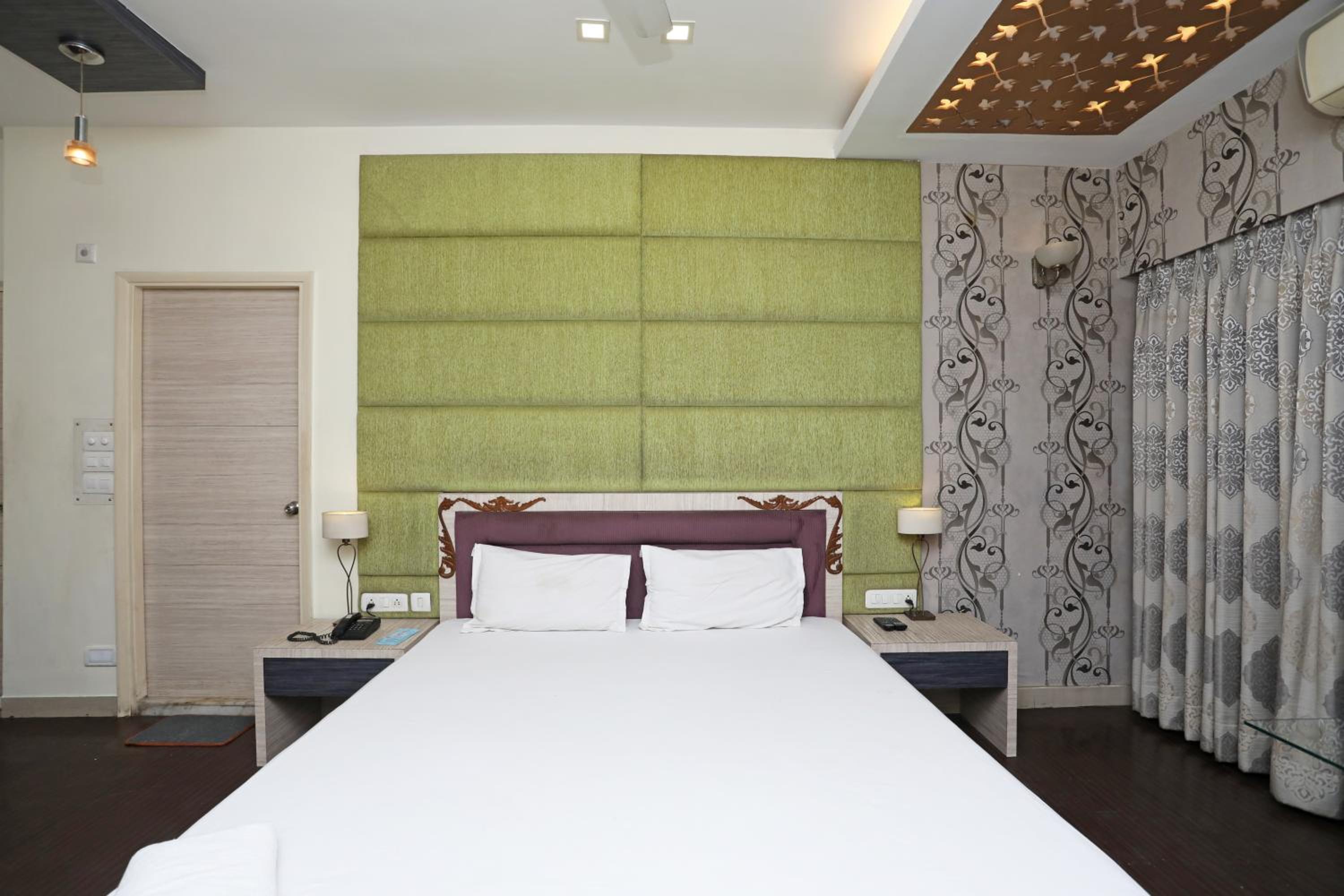 Executive Suite - Photo 9