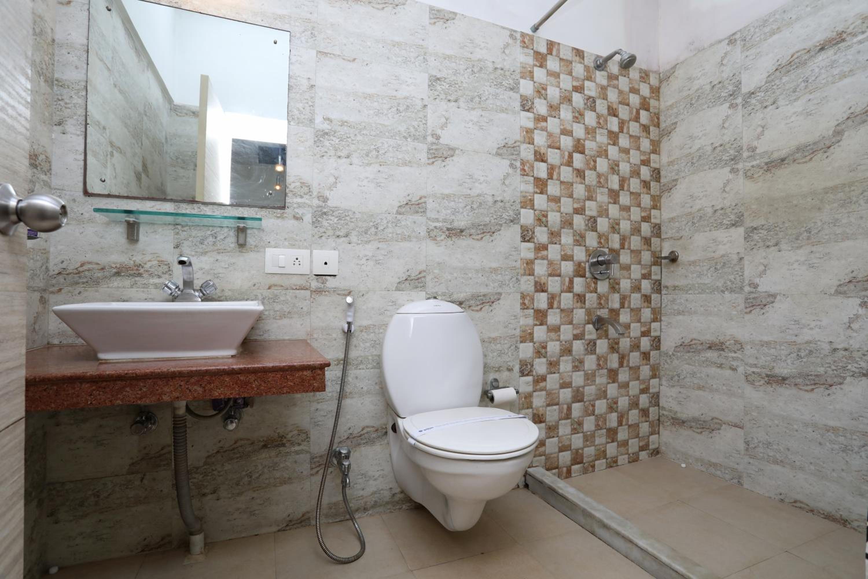 Executive Suite - Photo 12
