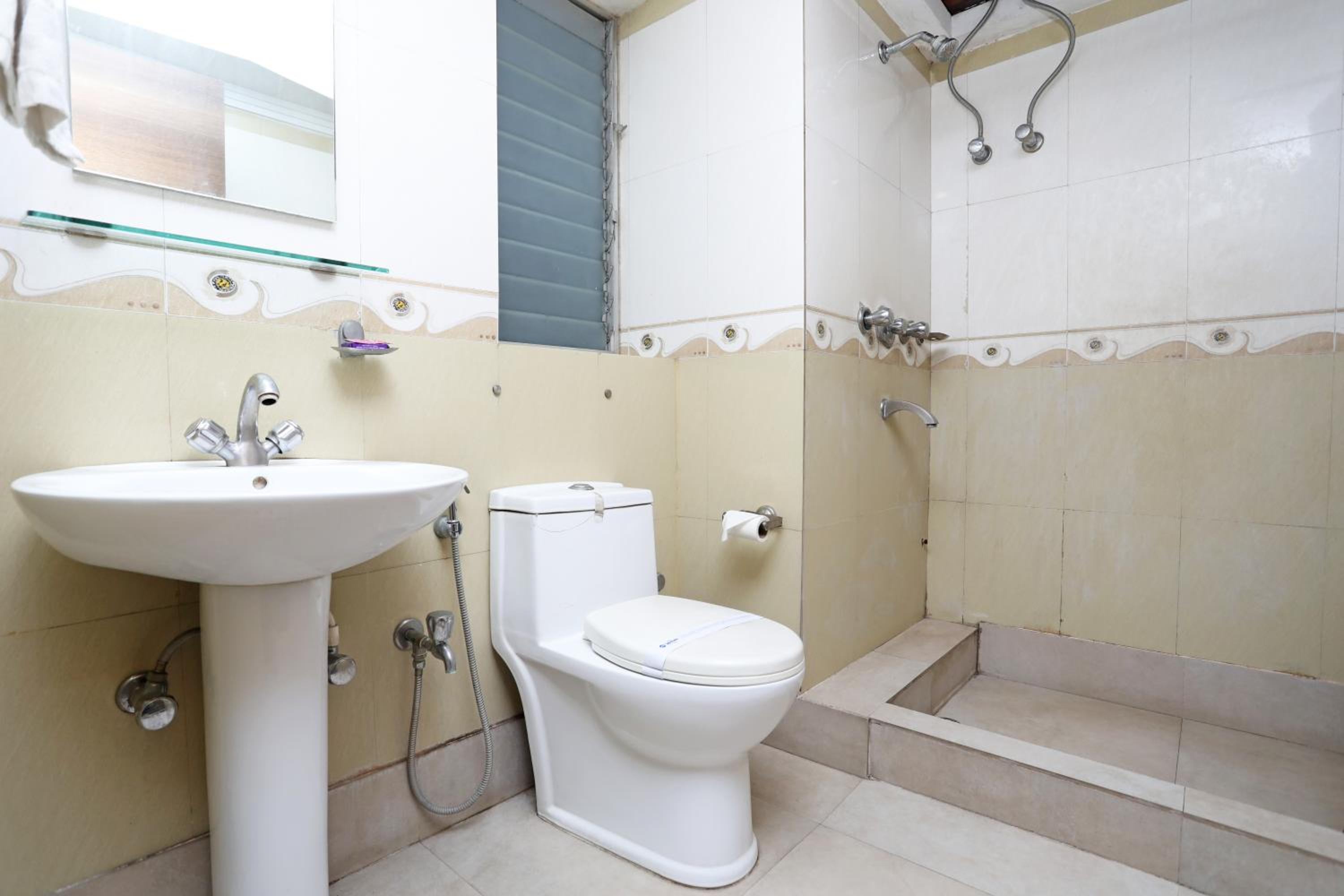 Executive Suite - Photo 8