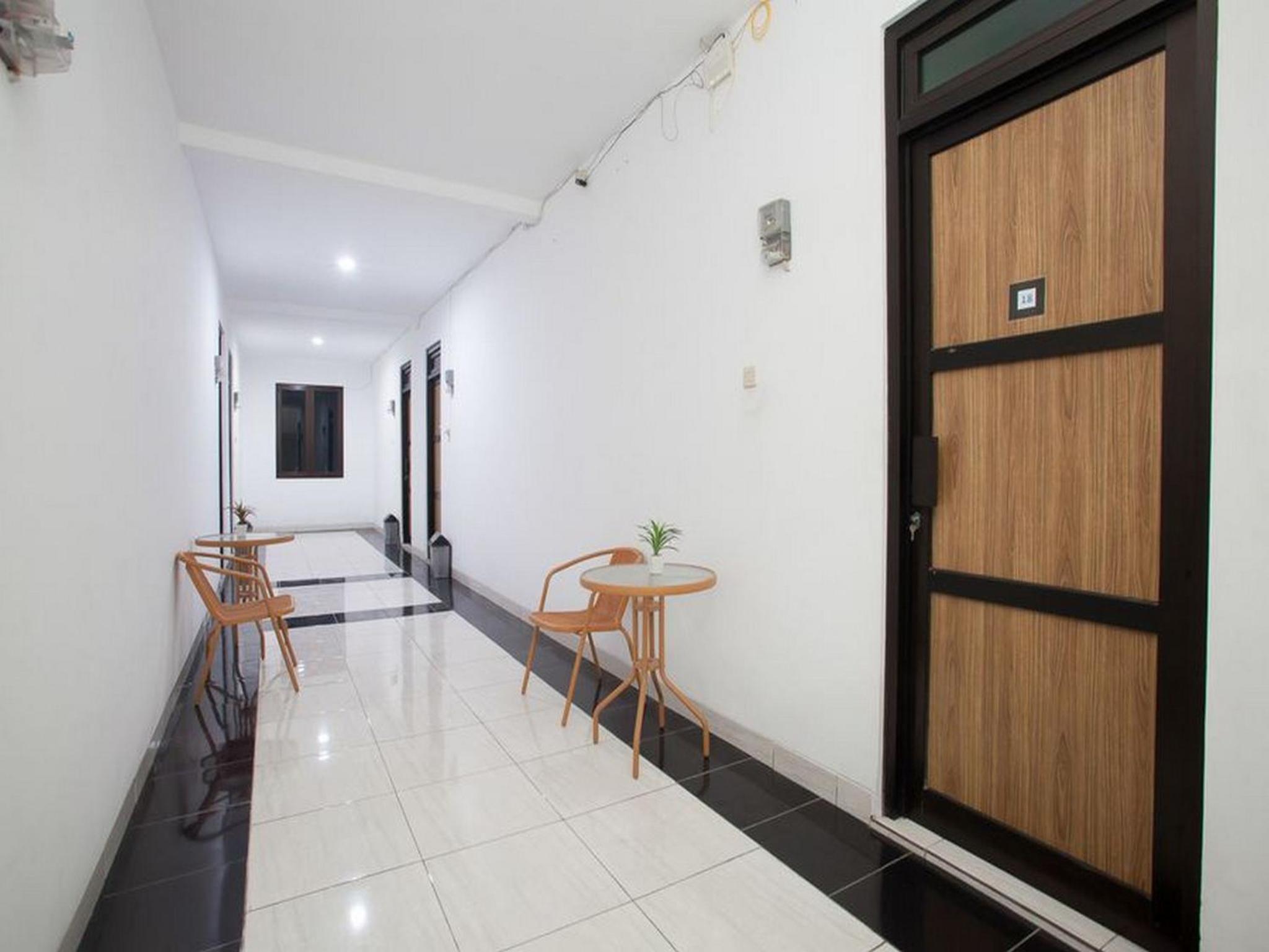 Twin Room - Photo 2