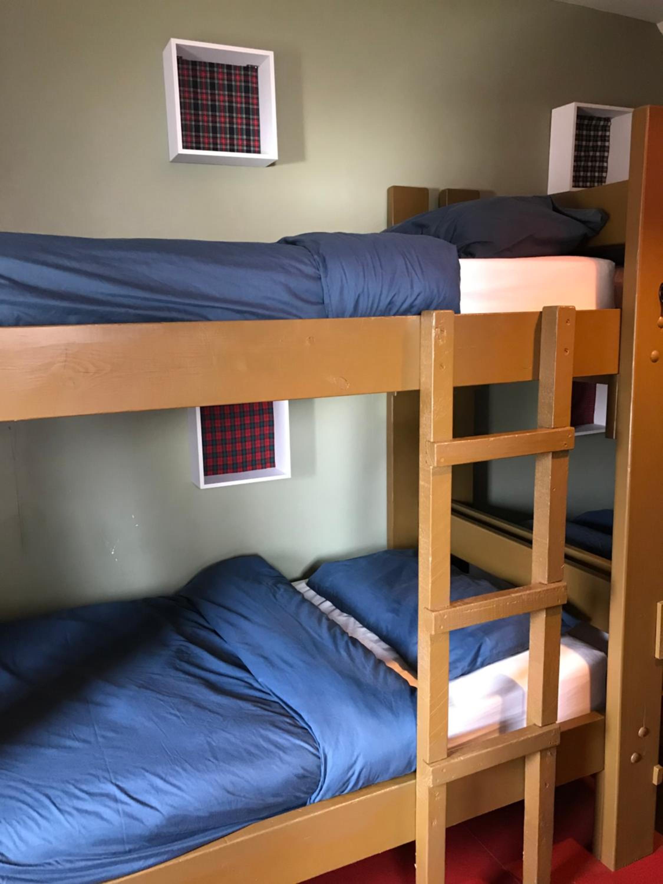 Single Bed in Dormitory Room with Shared Bathroom photo 2