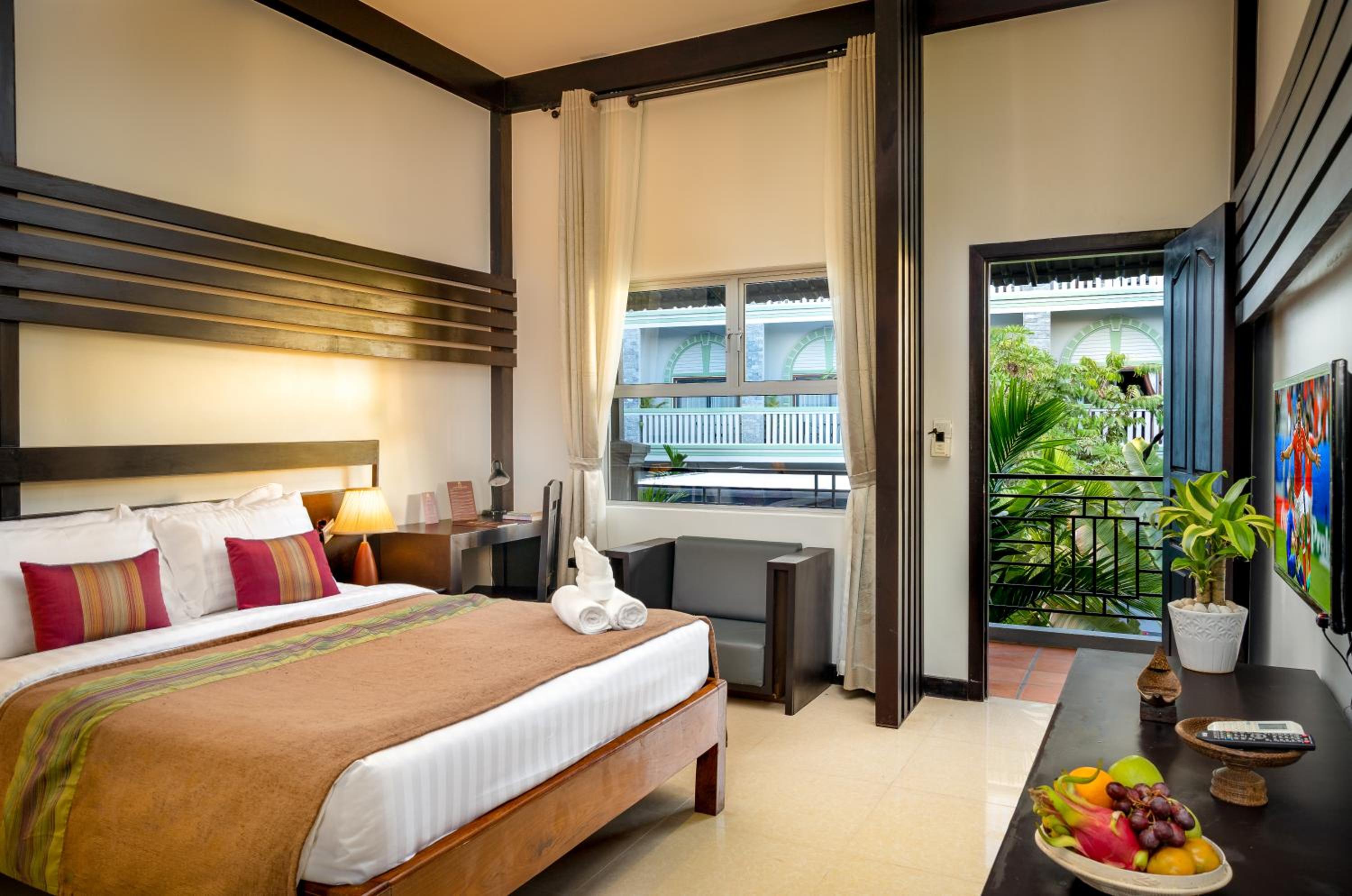 Deluxe Double Room with Balcony photo 2