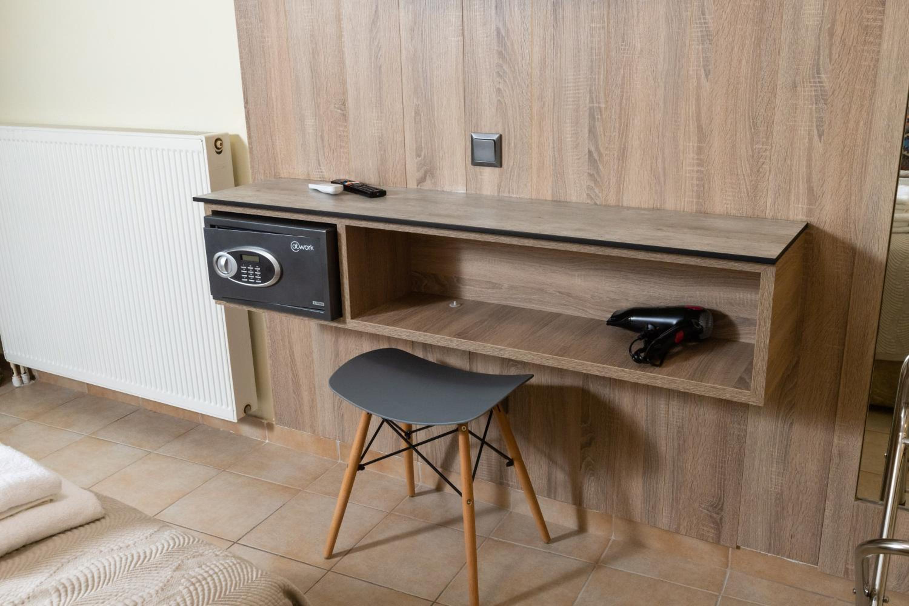 Double Room - Photo 6