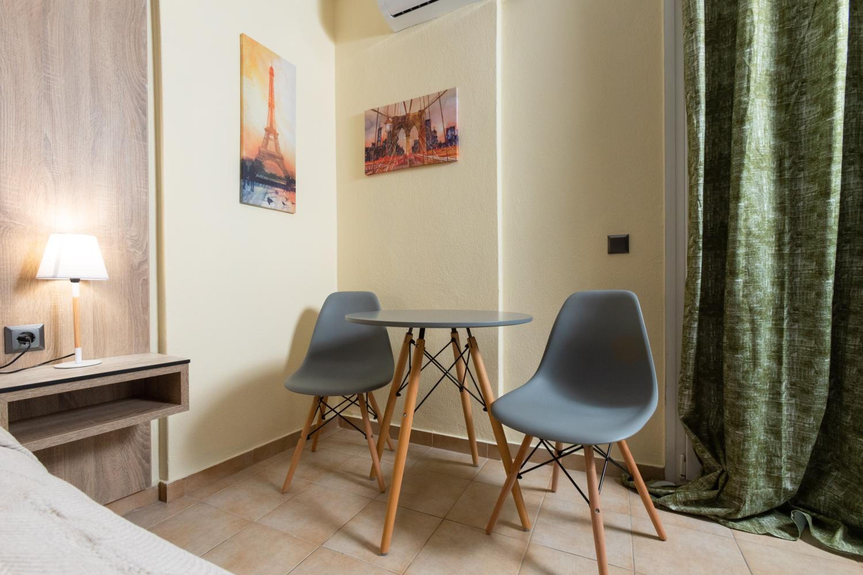 Double Room - Photo 7
