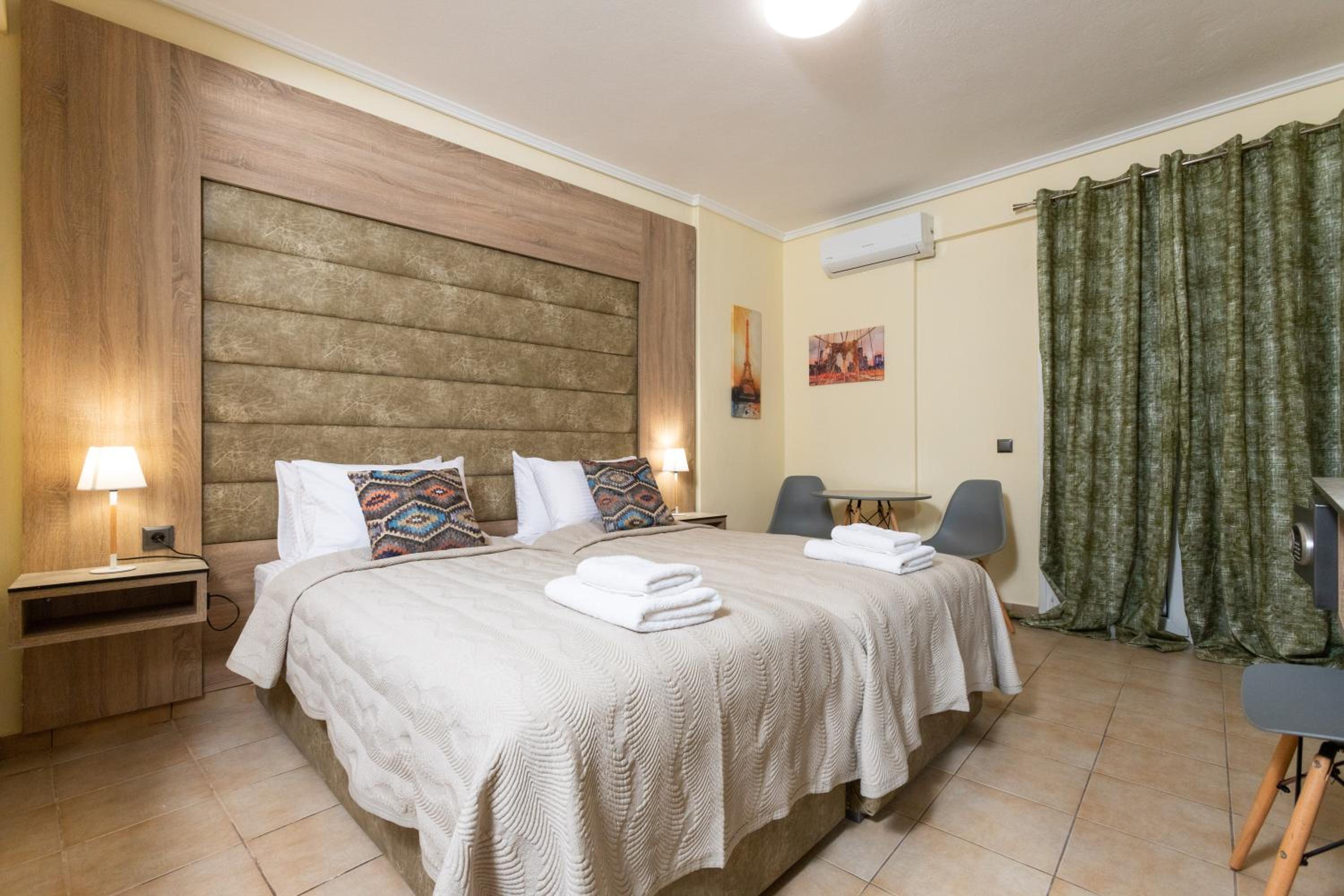 Double Room - Photo 16