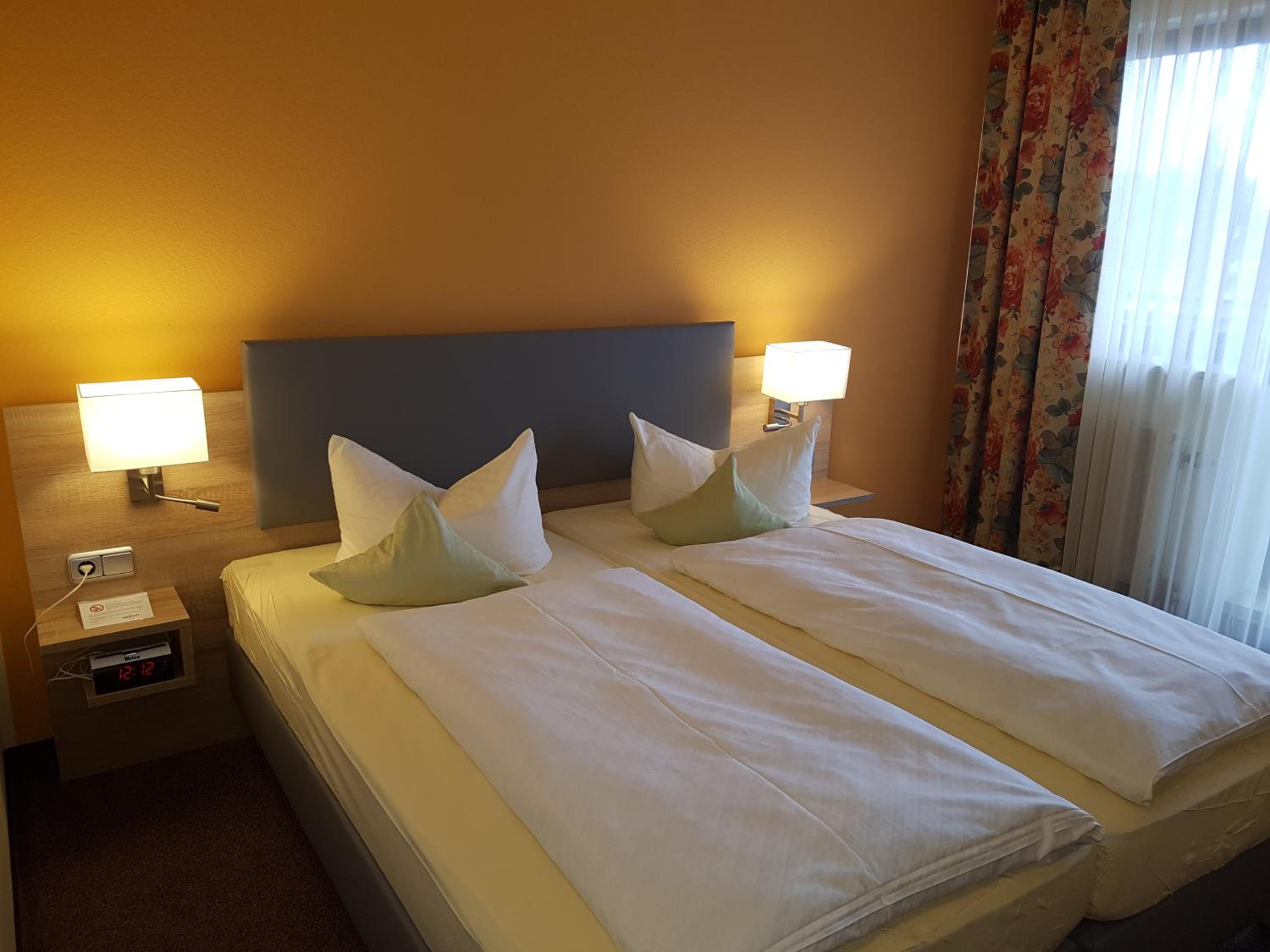 Standard Double Room - Photo 3
