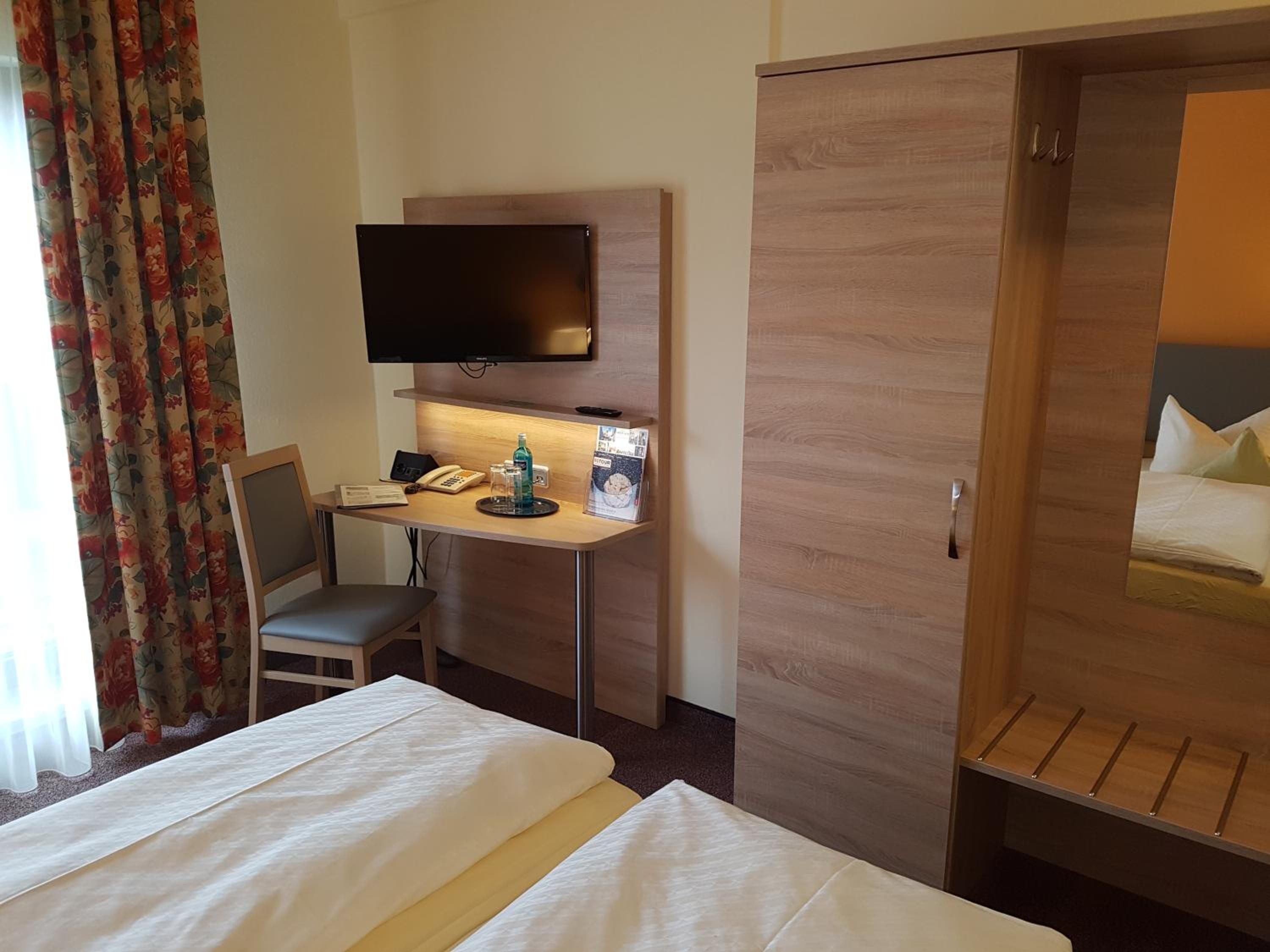 Standard Double Room - Photo 4
