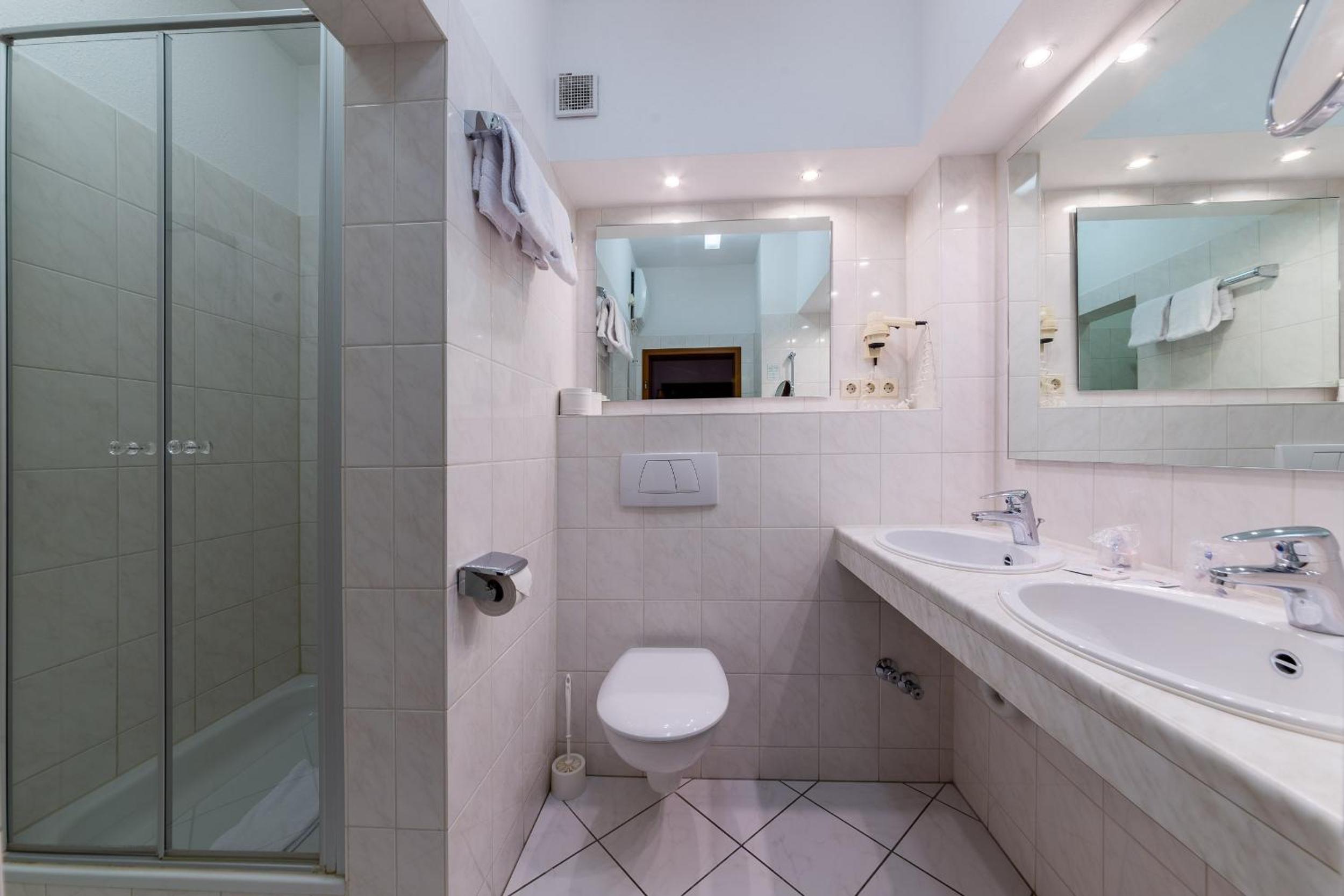 Suite - Photo 2