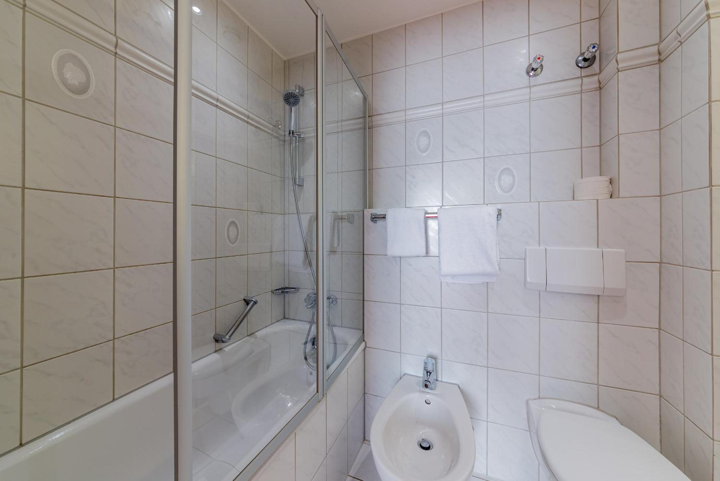 Quadruple Room - Photo 8