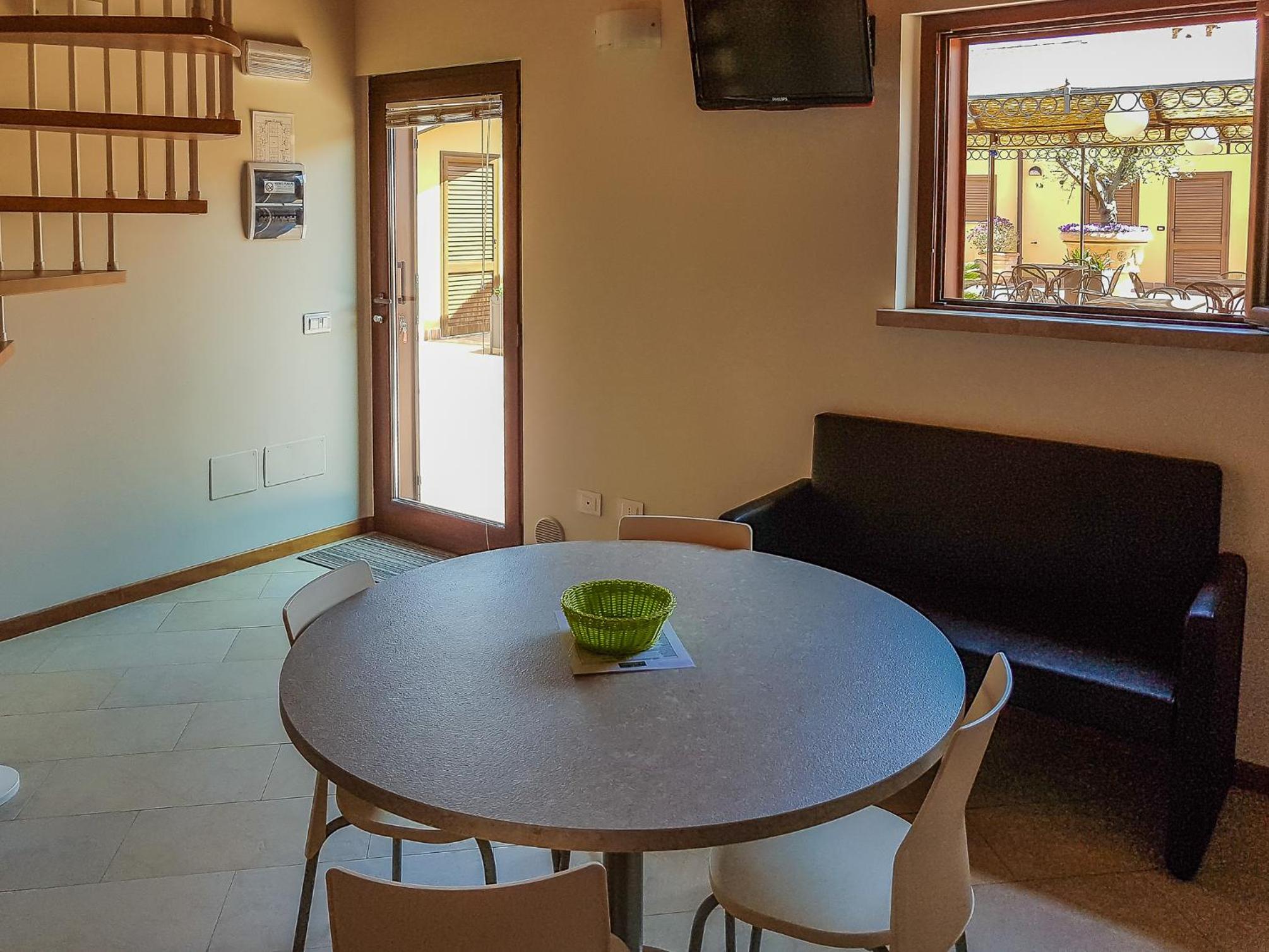 One-Bedroom Apartment - Split Level (3 adults)  photo 1