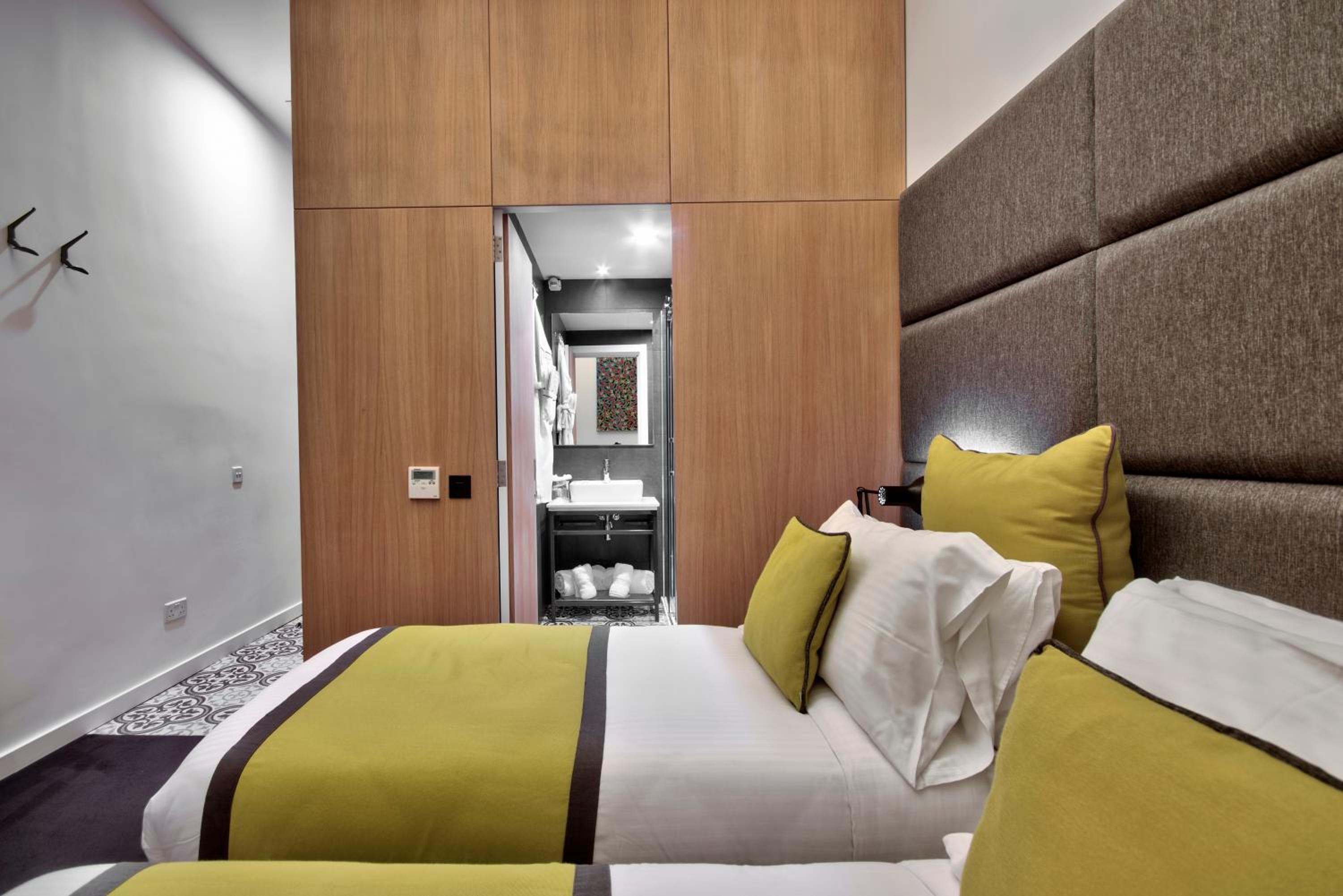 Deluxe Double or Twin Room photo 1