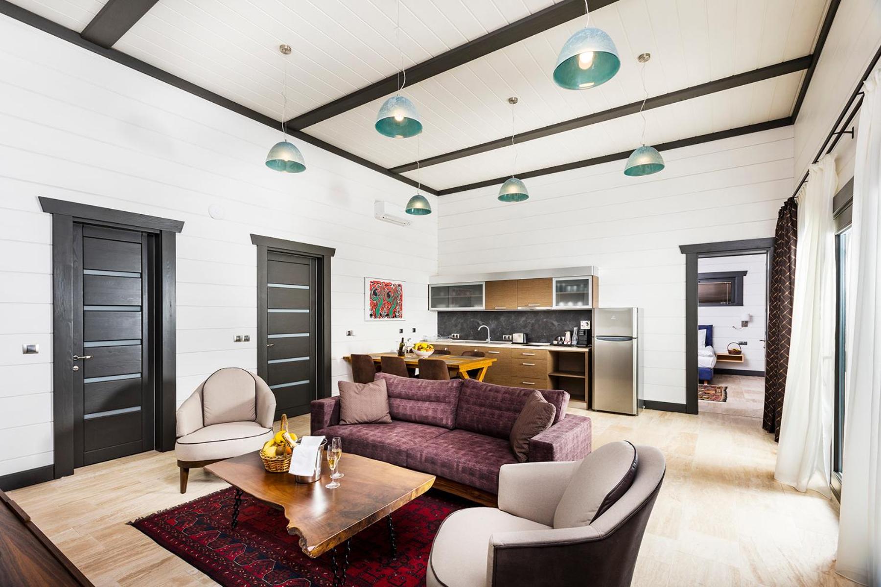 Three-Bedroom Villa - Photo 4