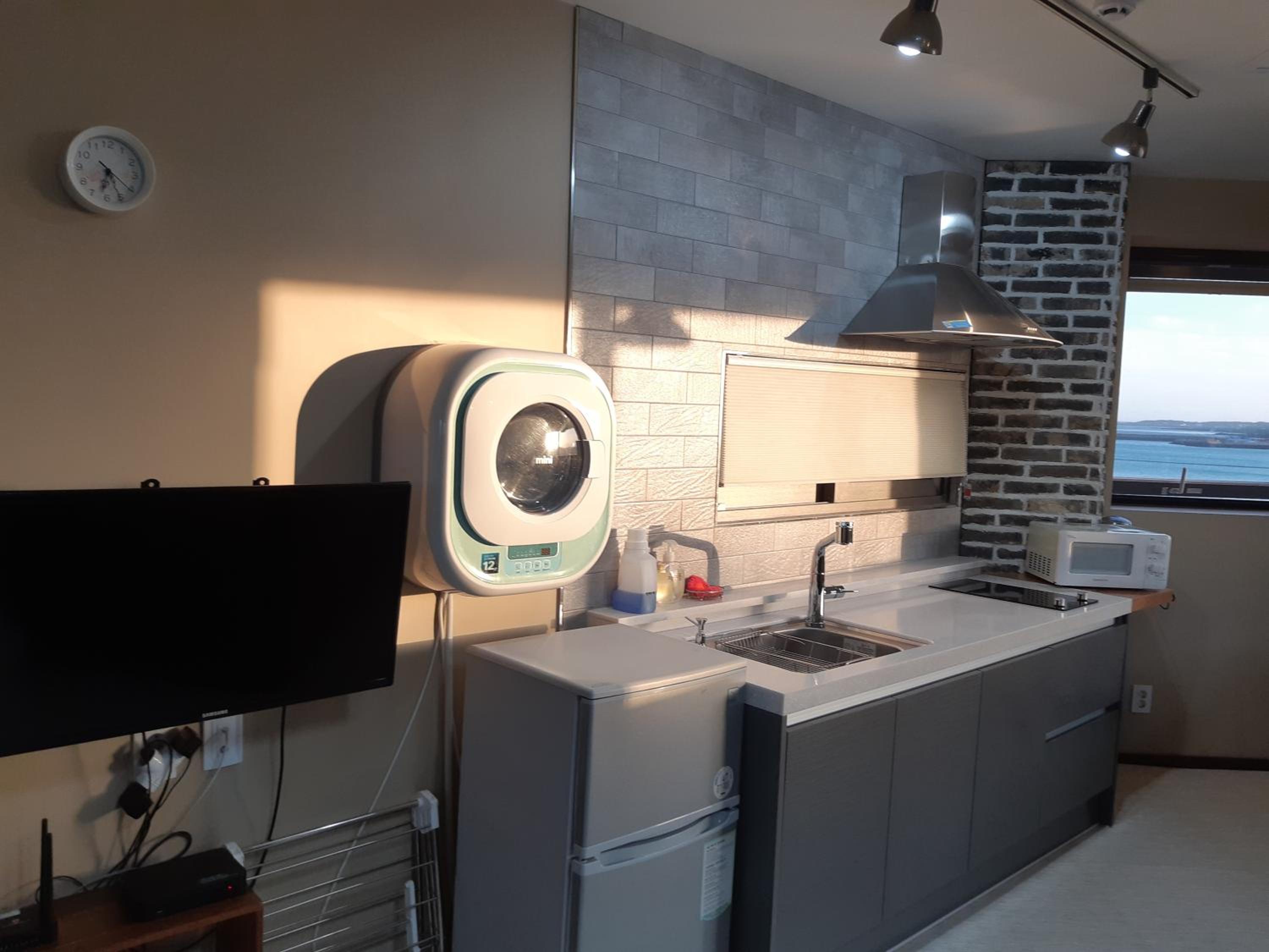 One-Bedroom House - Photo 9