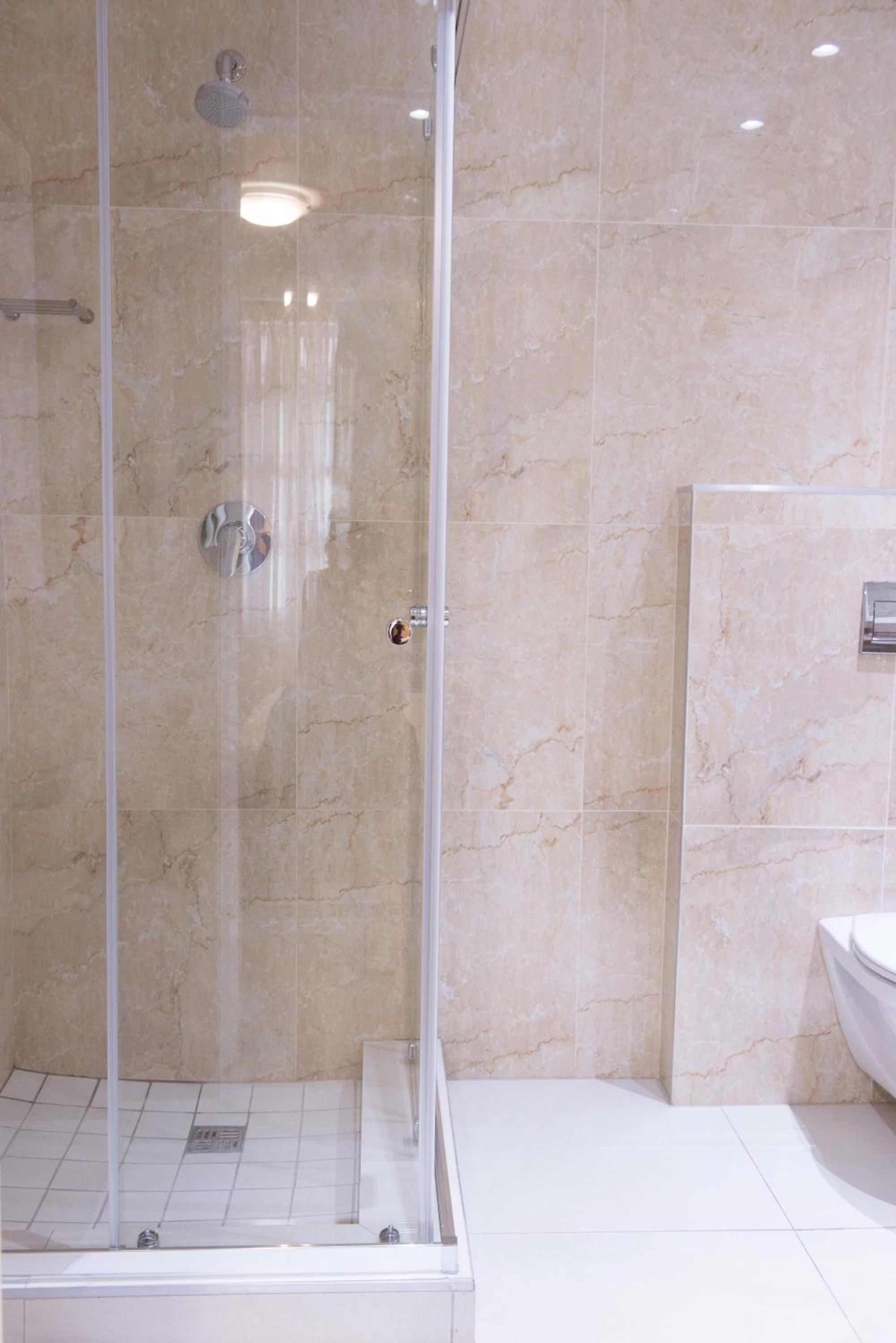 Deluxe Double Room (2 Adults + 1 Child) - Photo 5