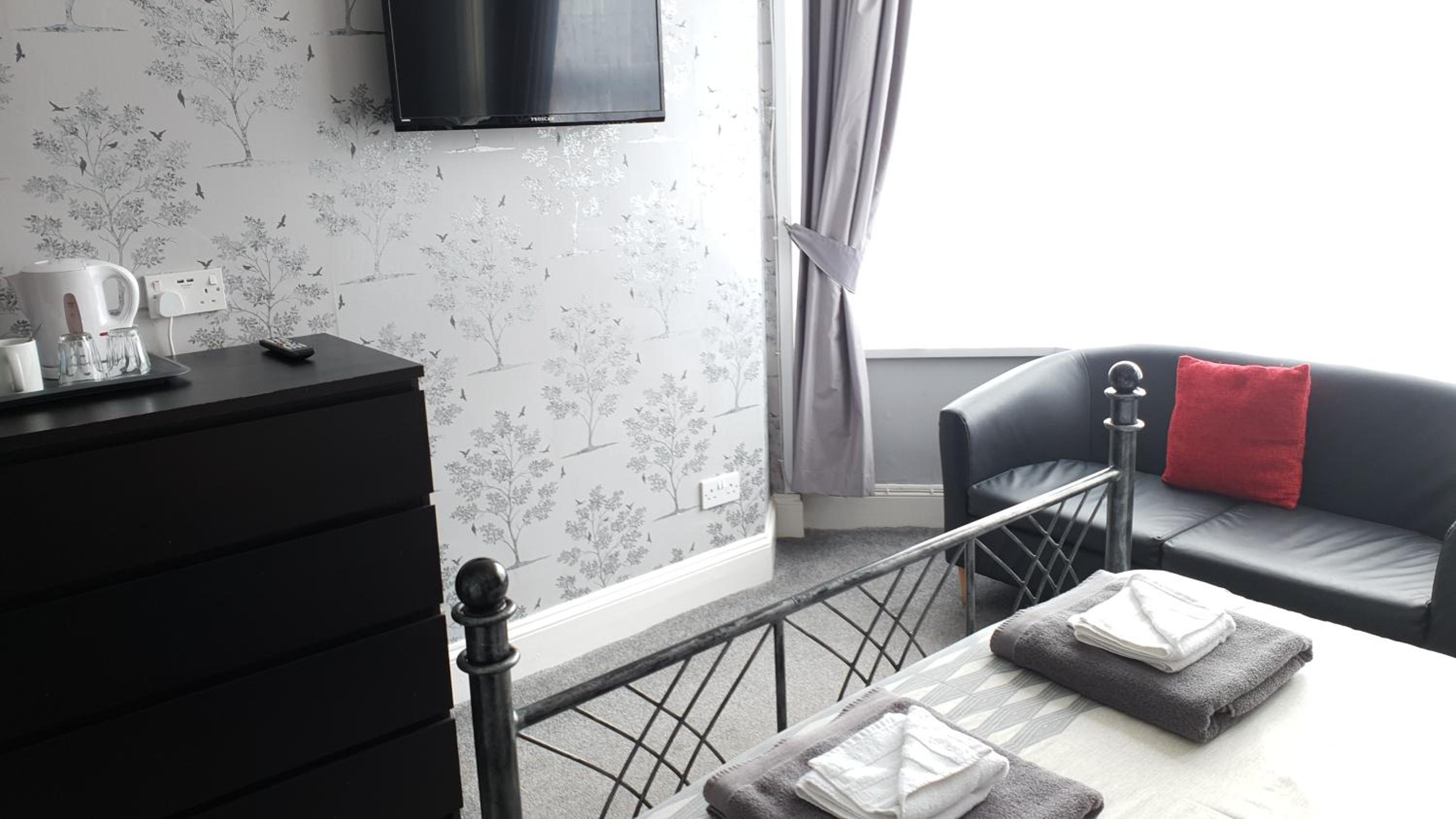 Double Room with Private Bathroom photo 2