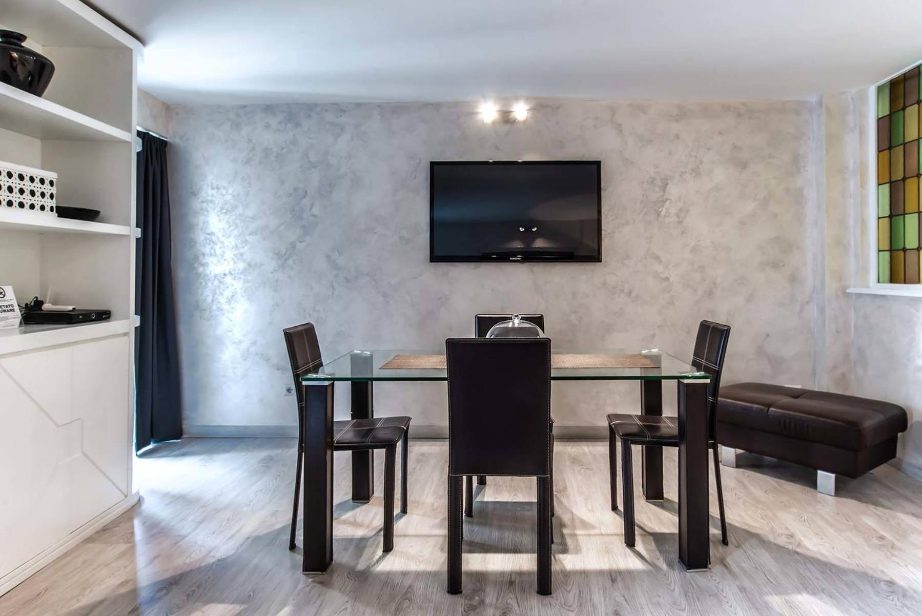 One-Bedroom Apartment - Split Level photo 2