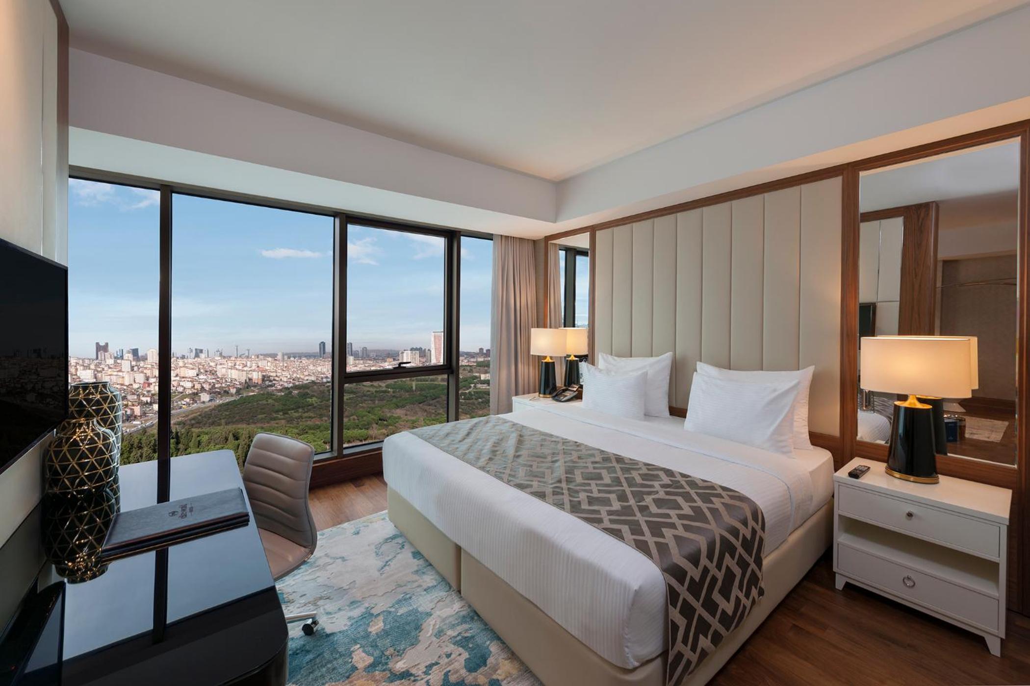 Suite with  King Size Bed photo 1