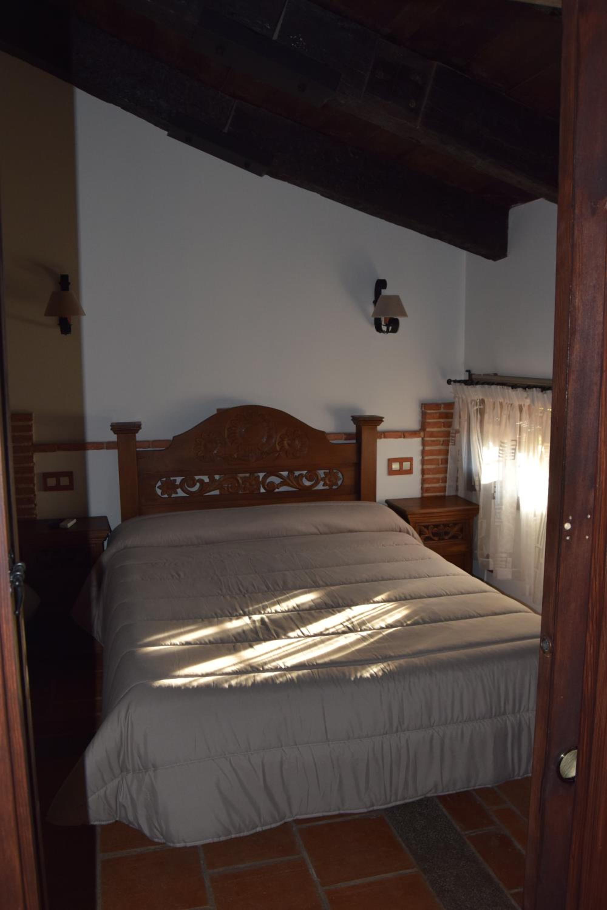 Large Double Room - Photo 1