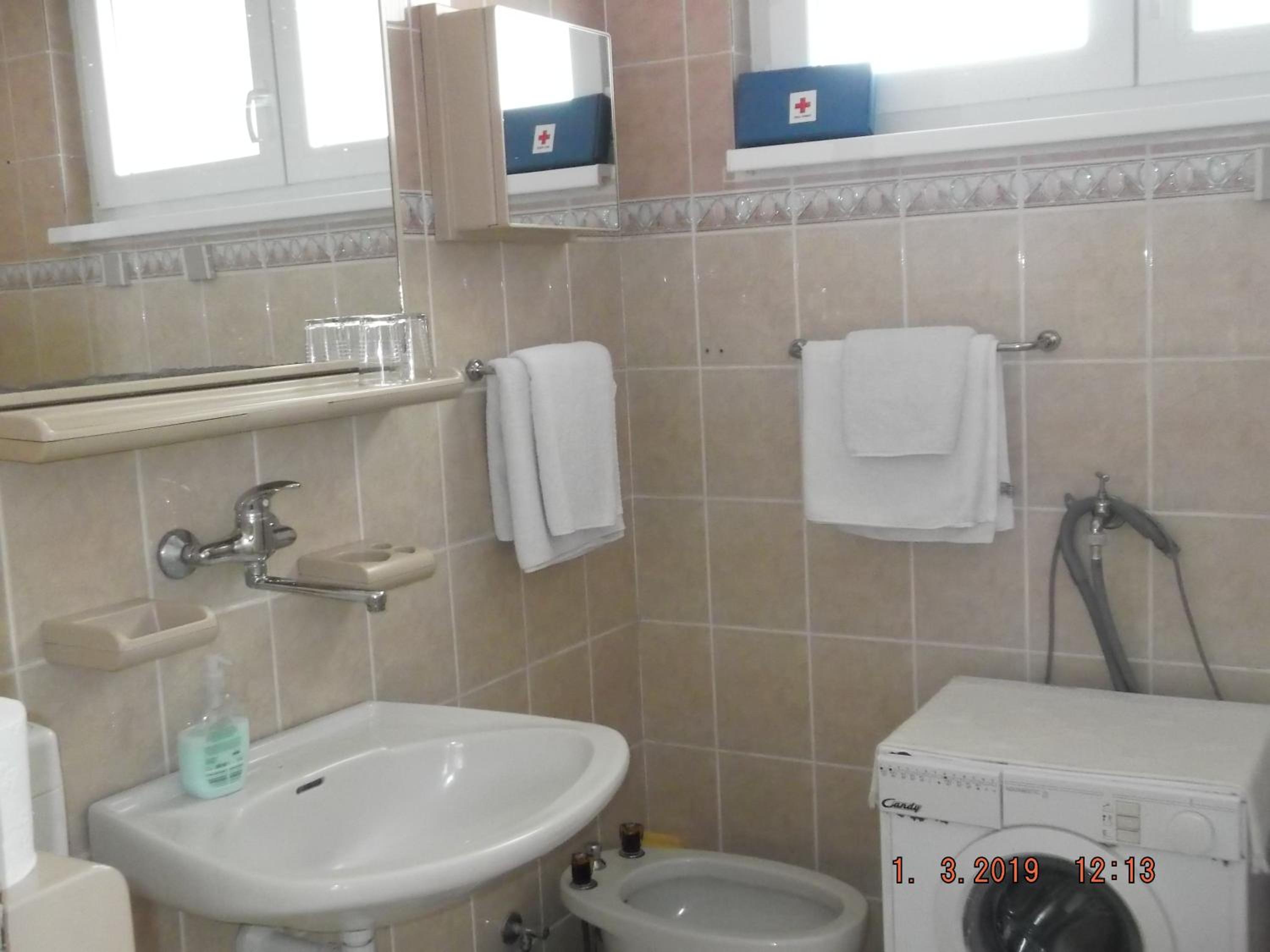 Apartment with Balcony - Photo 6