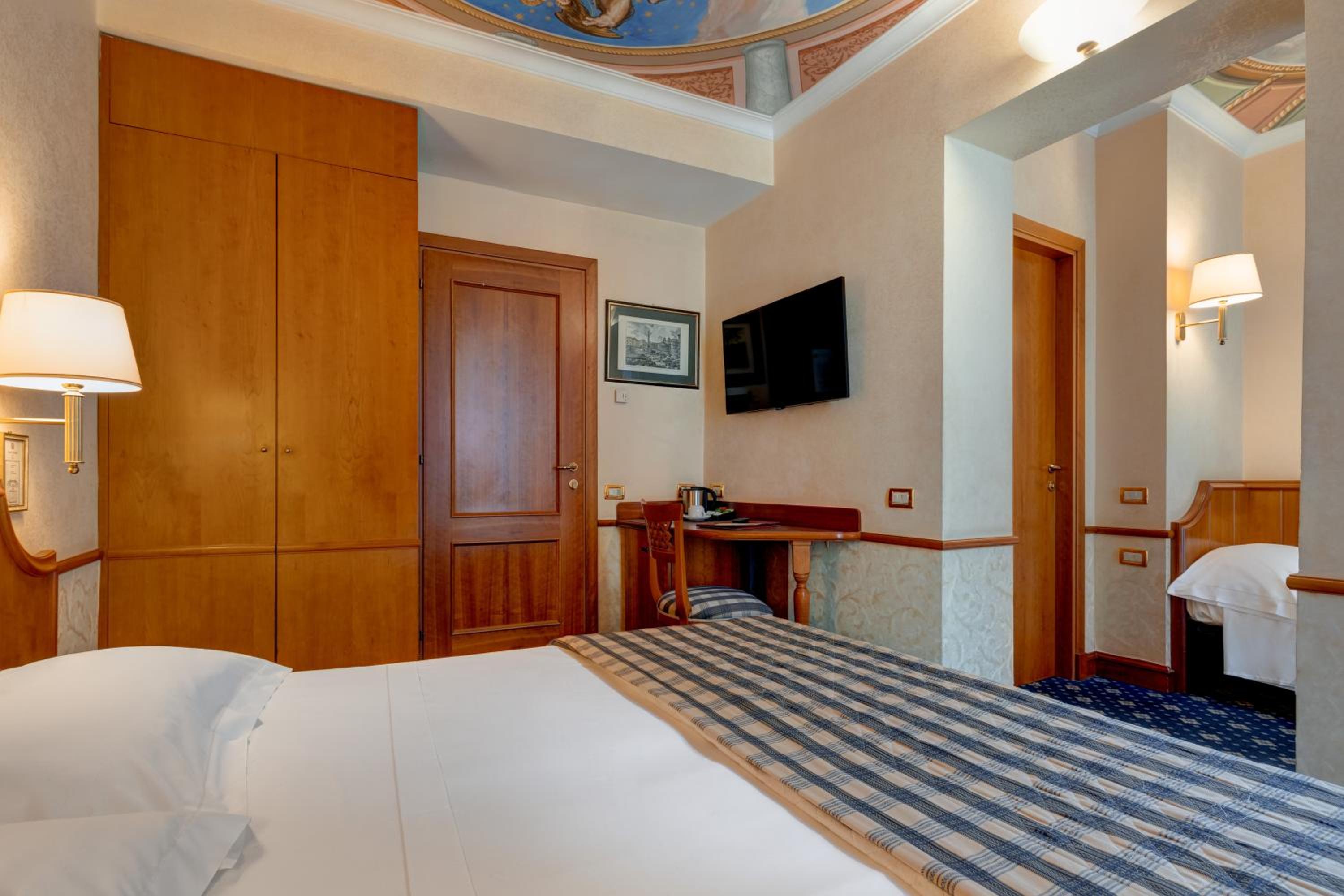 Triple Room with Balcony photo 1