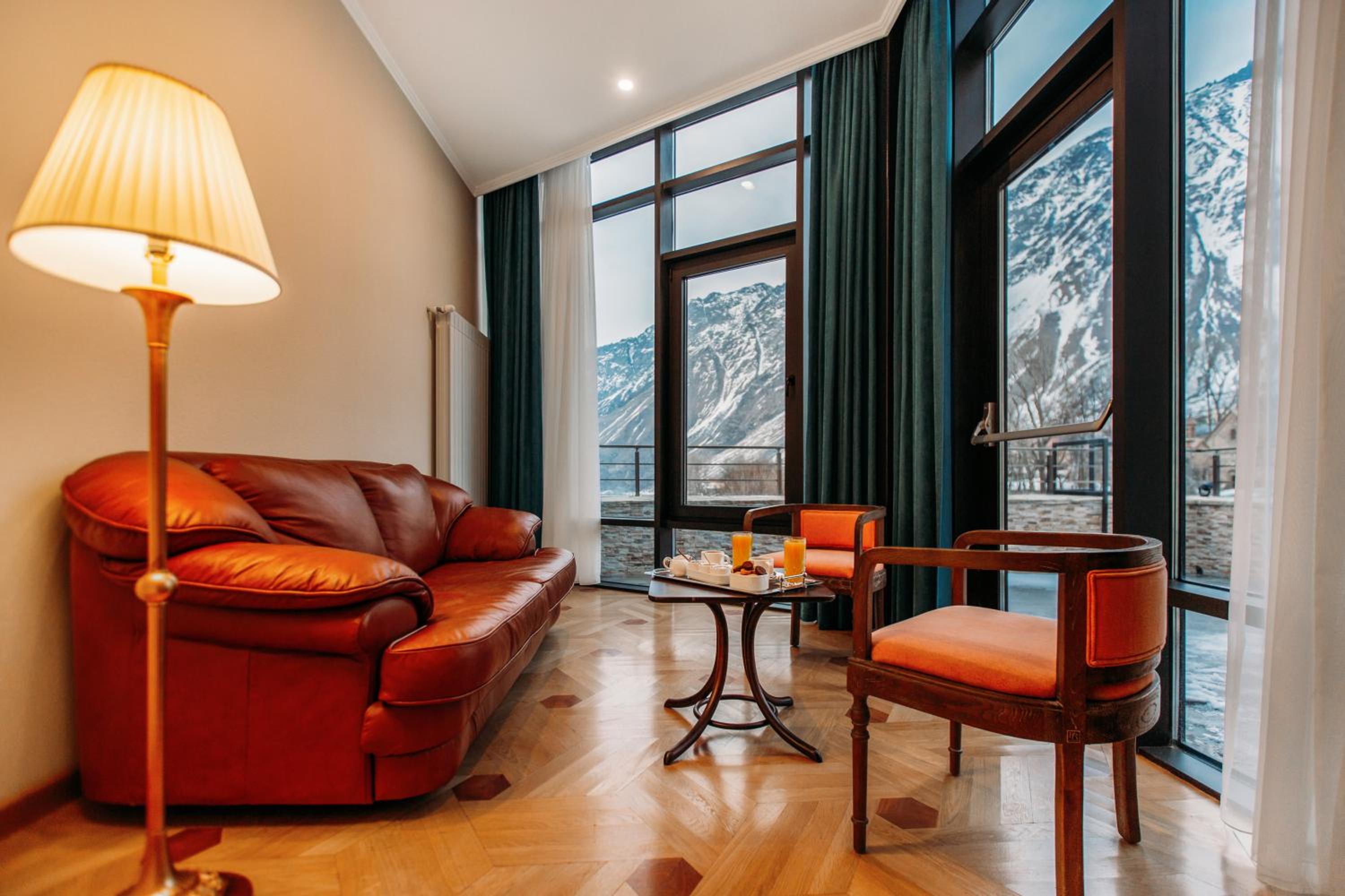 Junior Suite with Balcony - Photo 3