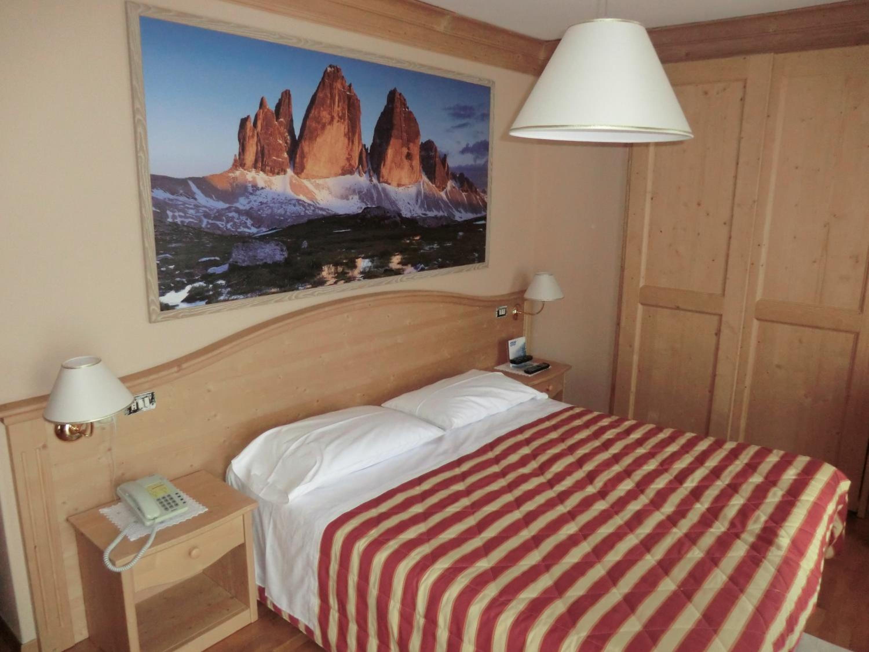 Double or Twin Room with Terrace and Mountain View