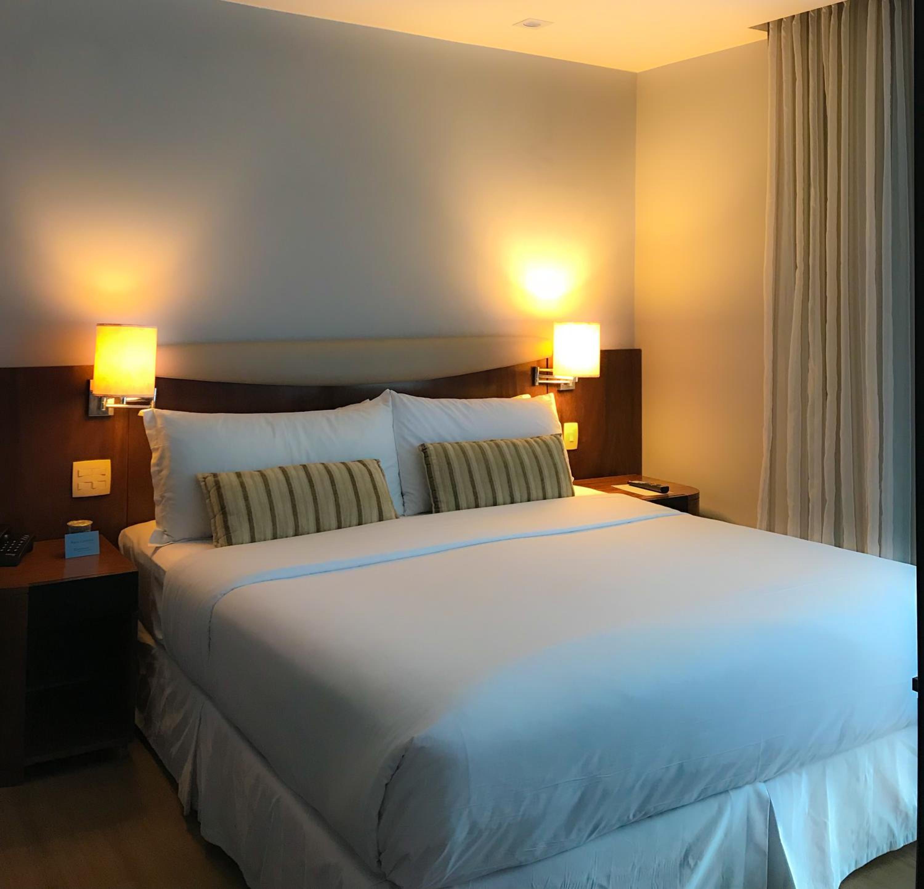 Luxury Queen Room with Side Sea View