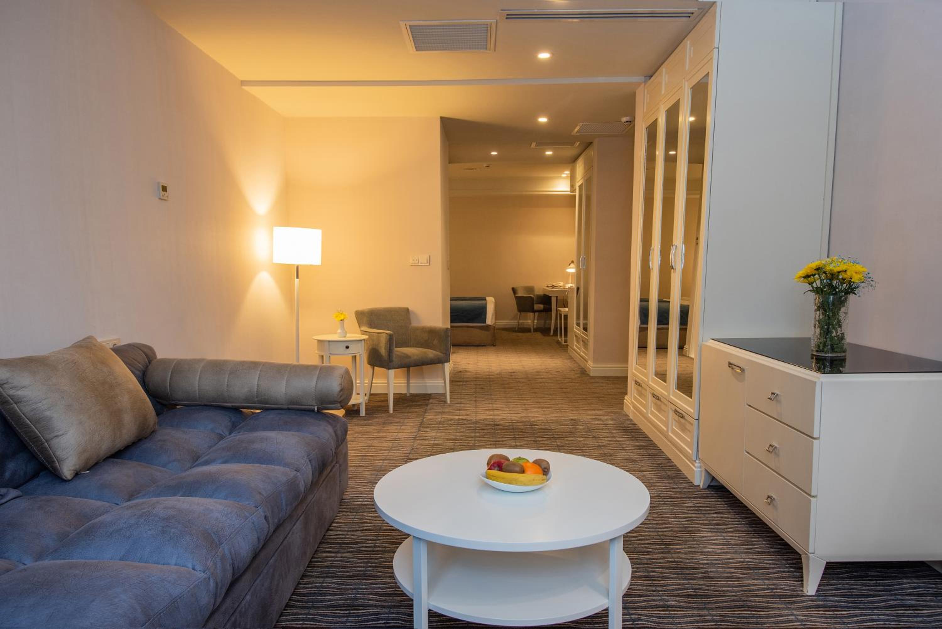 Suite - Photo 2