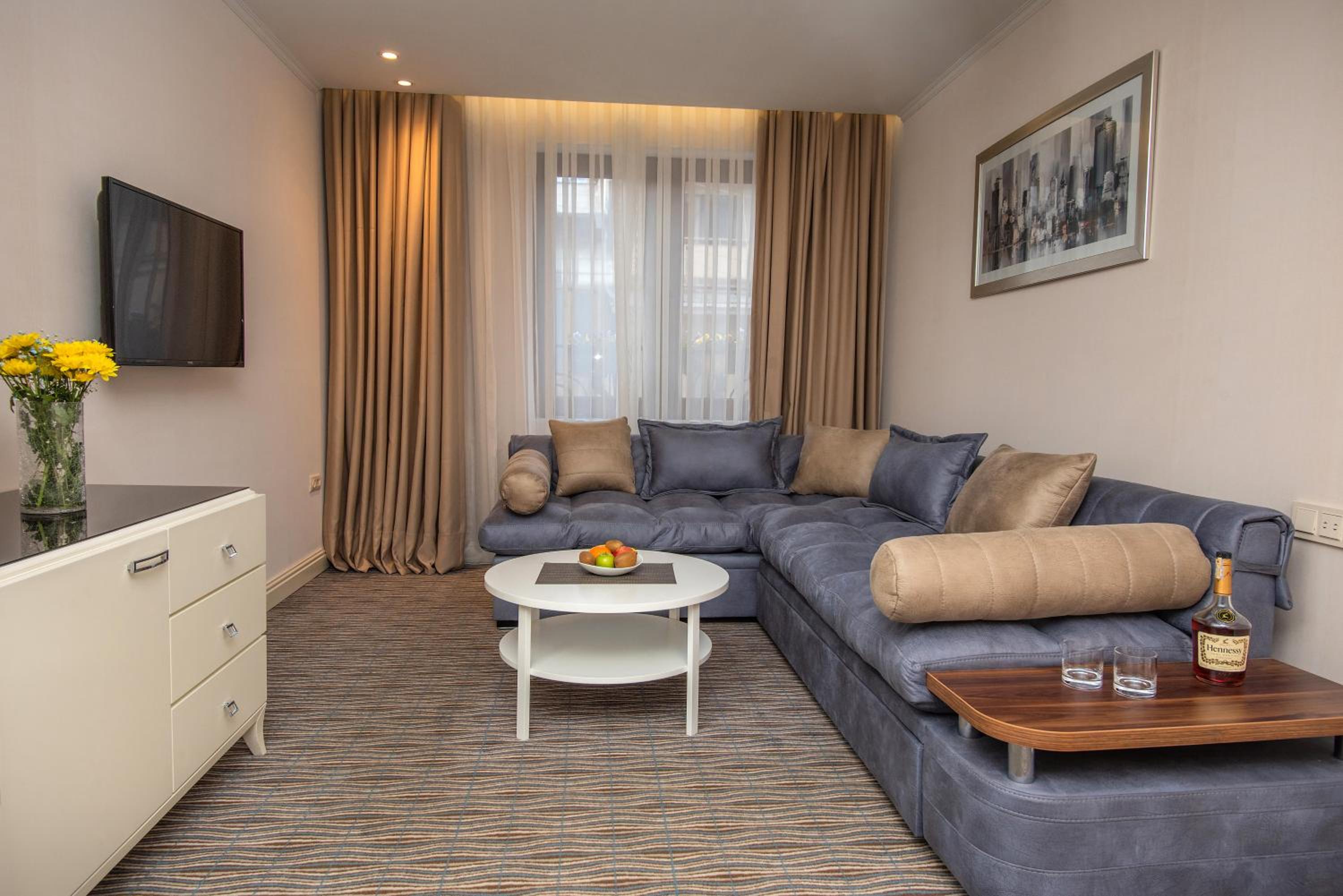 Suite - Photo 4