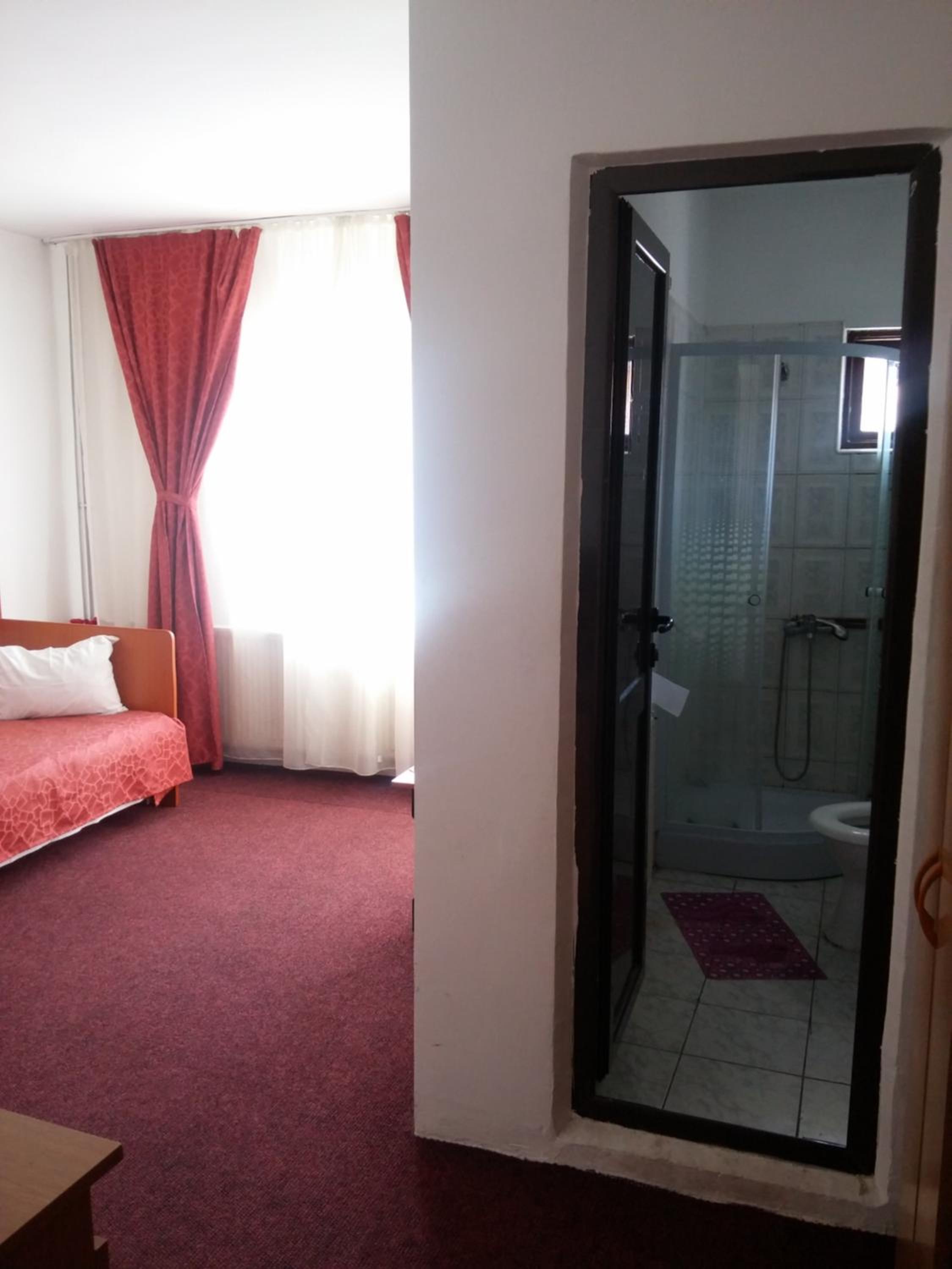 Family Room with Private Bathroom photo 3